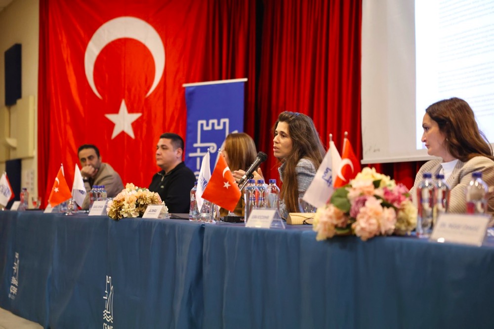 Alaçatı Kentsel Tasarım Rehberi Esnafla Paylaşıldı (6)