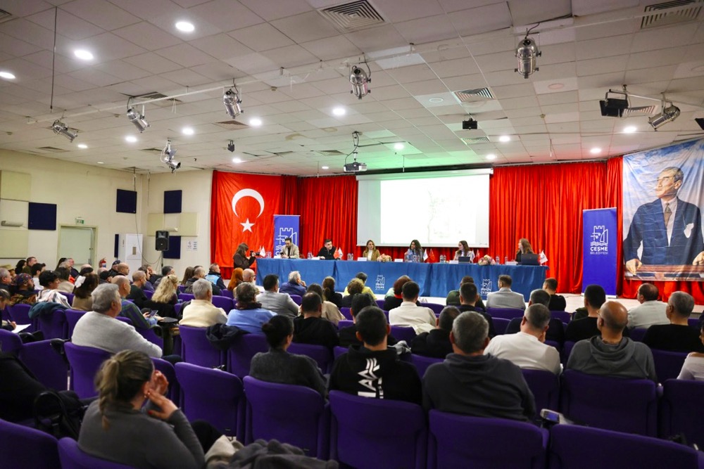 Alaçatı Kentsel Tasarım Rehberi Esnafla Paylaşıldı (7)