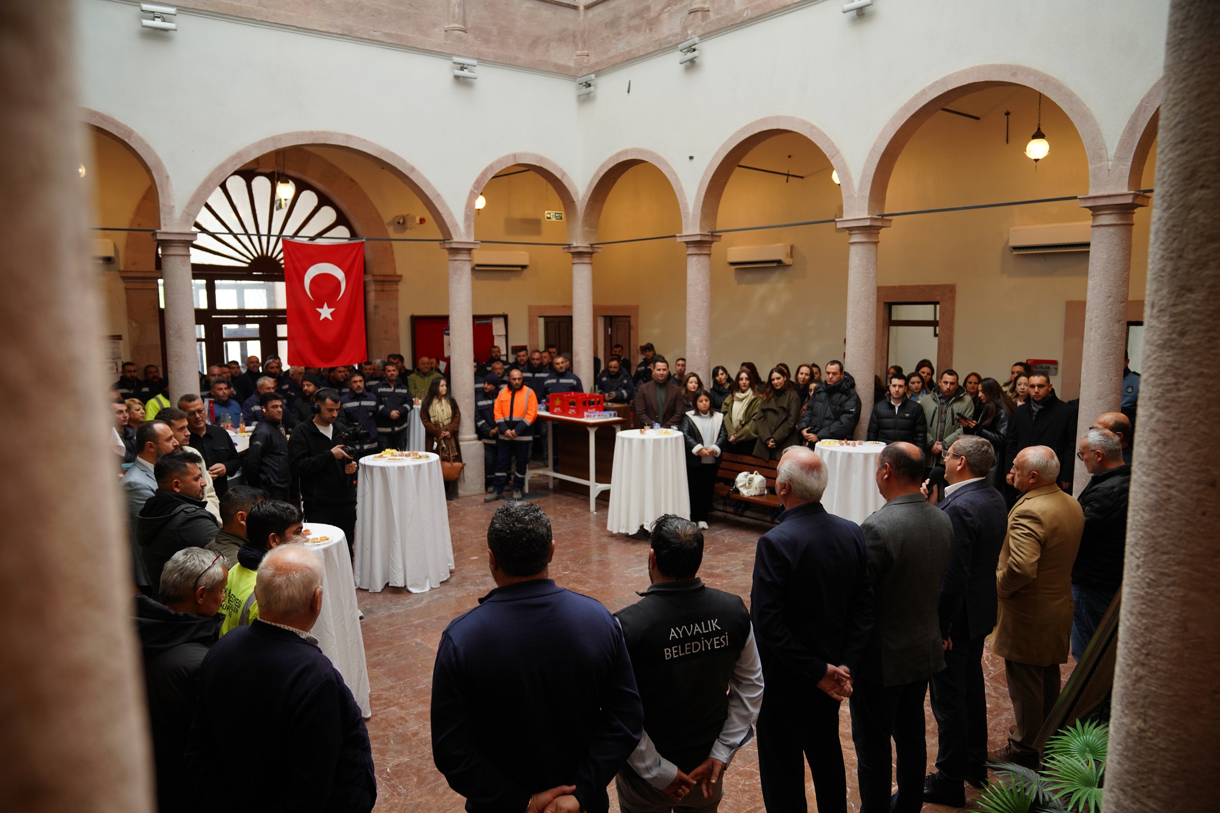 Ayvalık Belediye Başkanı Mesut Ergin Yılın Son Gününde Belediye Çalışanlarıyla Bir Araya Geldi. (8)