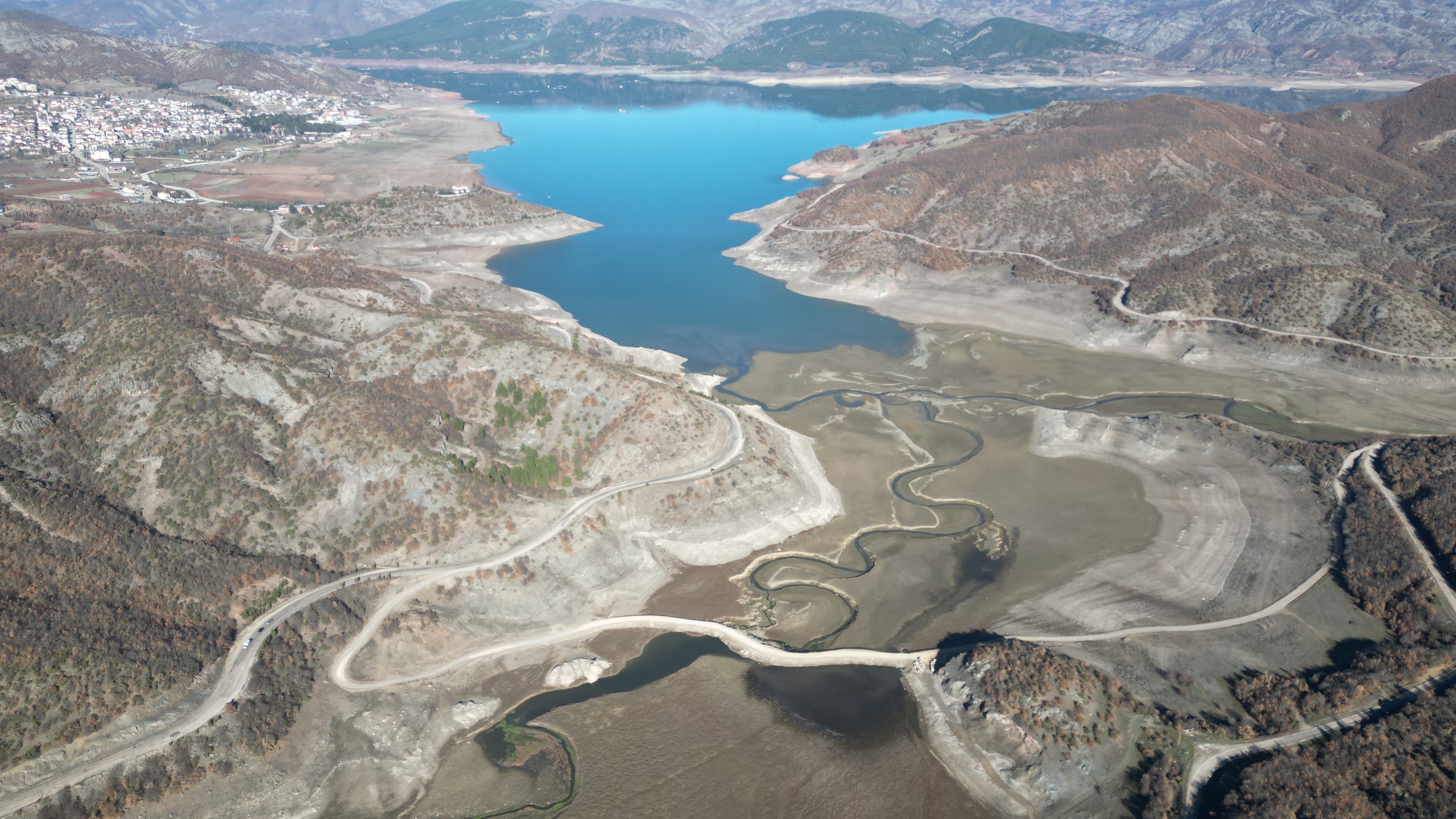 Baraj Suyu Çekilince Açılan Yol Kalıcı Hale Geliyor (2)