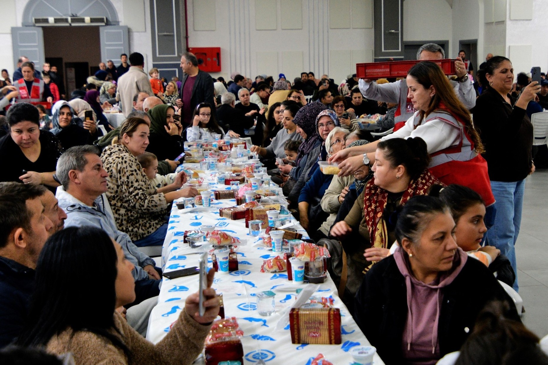 Başkan Eşki Bornovalılarla Yılbaşı Sofrasında Buluştu (1)