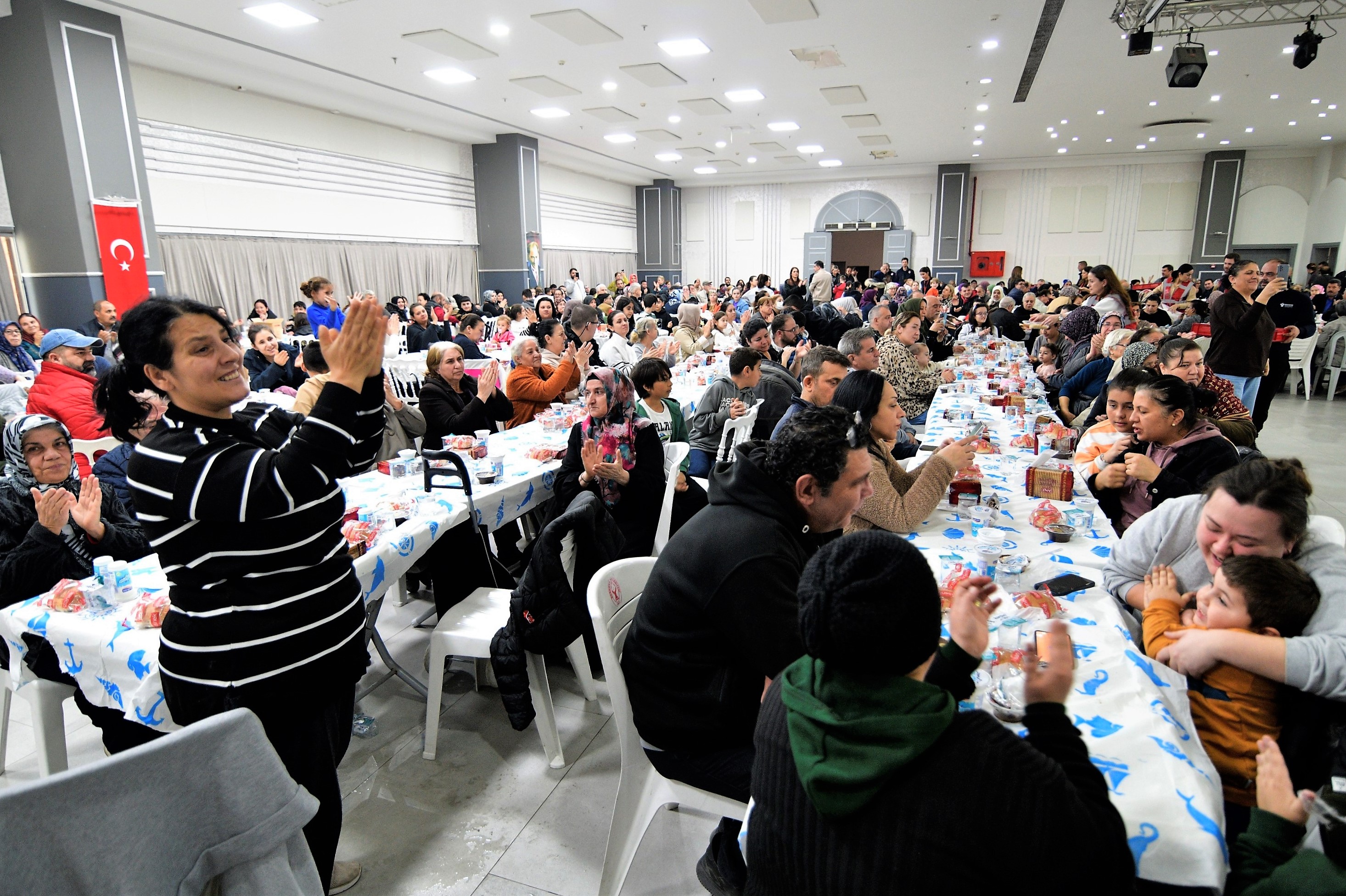 Başkan Eşki Bornovalılarla Yılbaşı Sofrasında Buluştu (2)