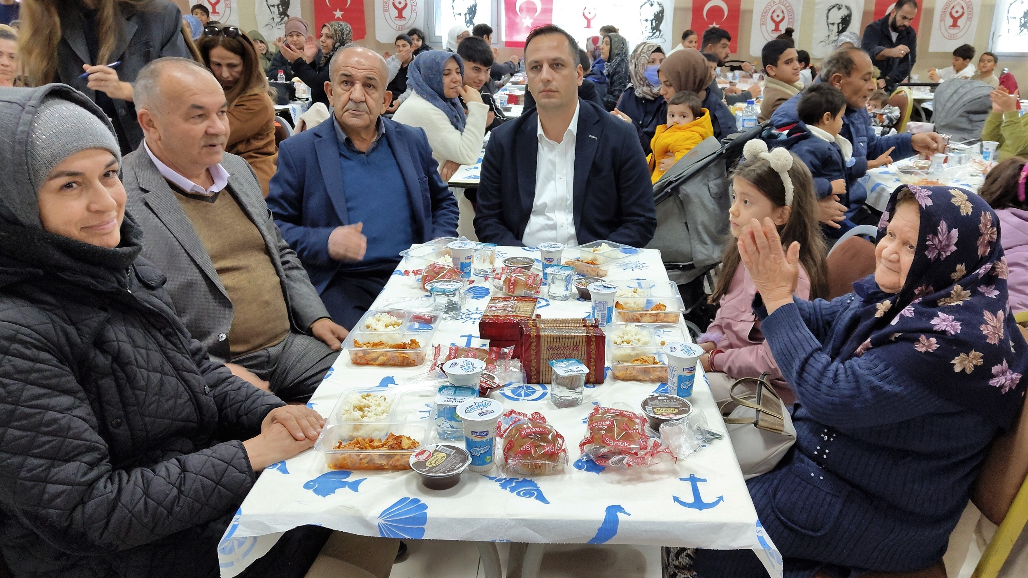 Başkan Eşki Bornovalılarla Yılbaşı Sofrasında Buluştu (5)