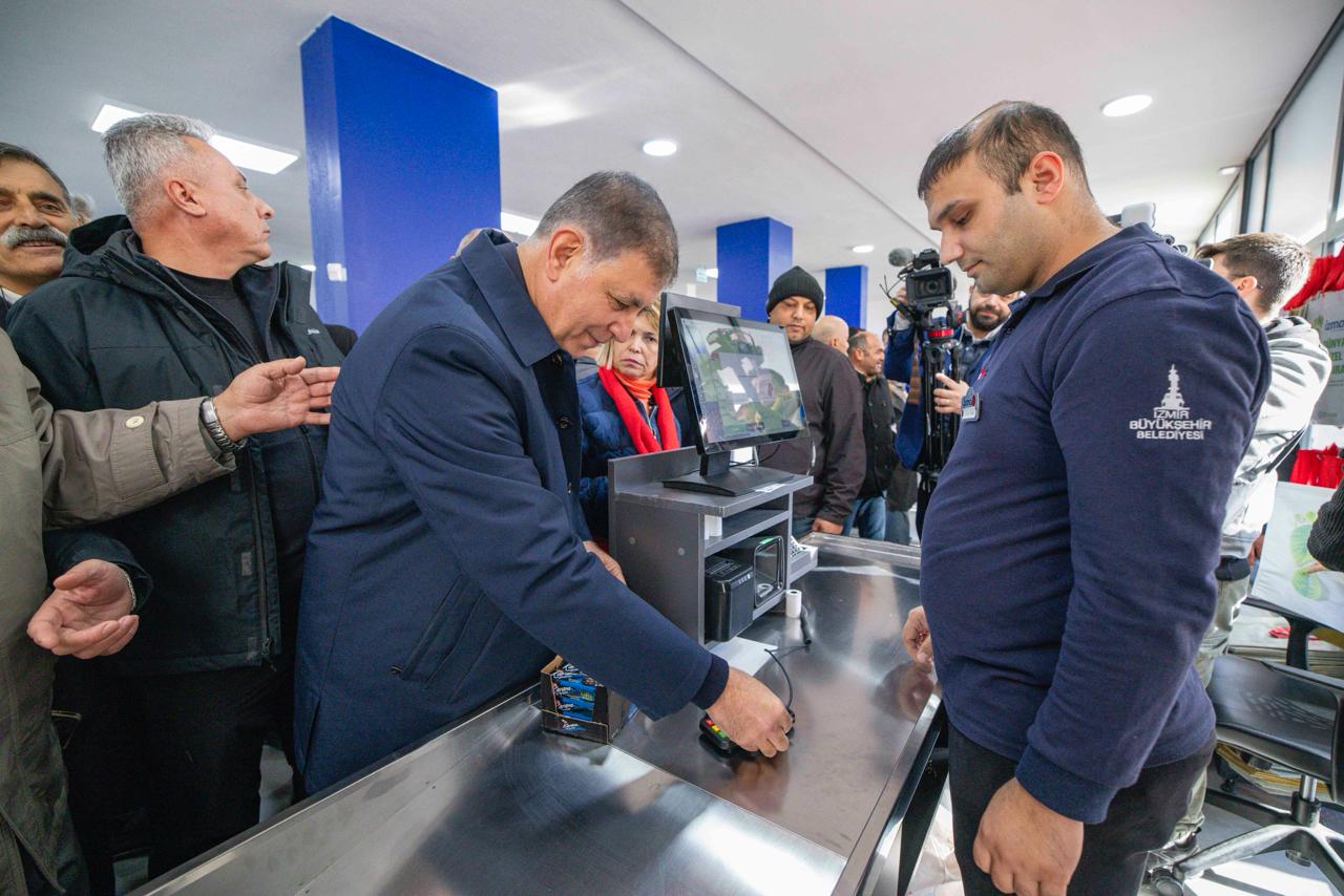 Başkan Tugay Duyurdu İzmar 20 Mağazaya Ulaştı! (12)