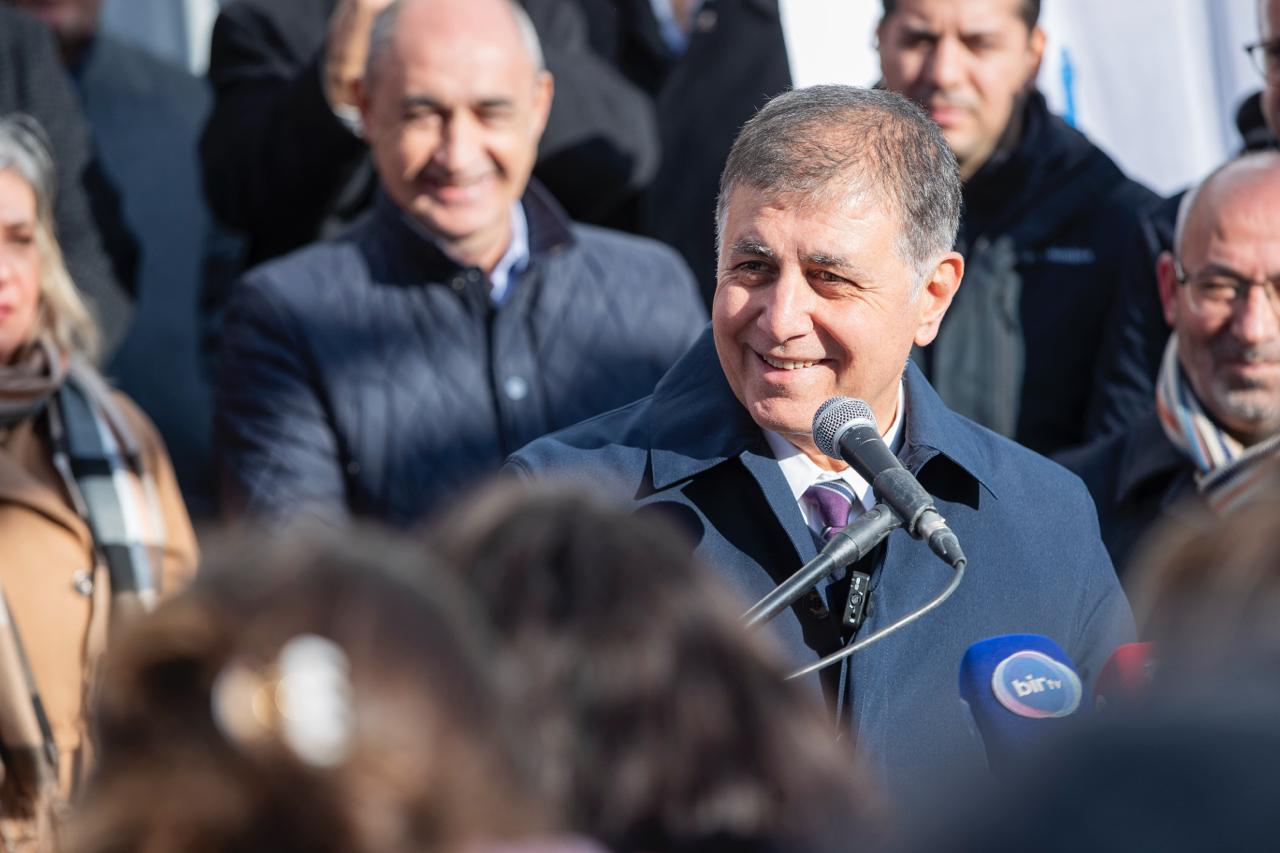 Başkan Tugay Duyurdu İzmar 20 Mağazaya Ulaştı! (18)