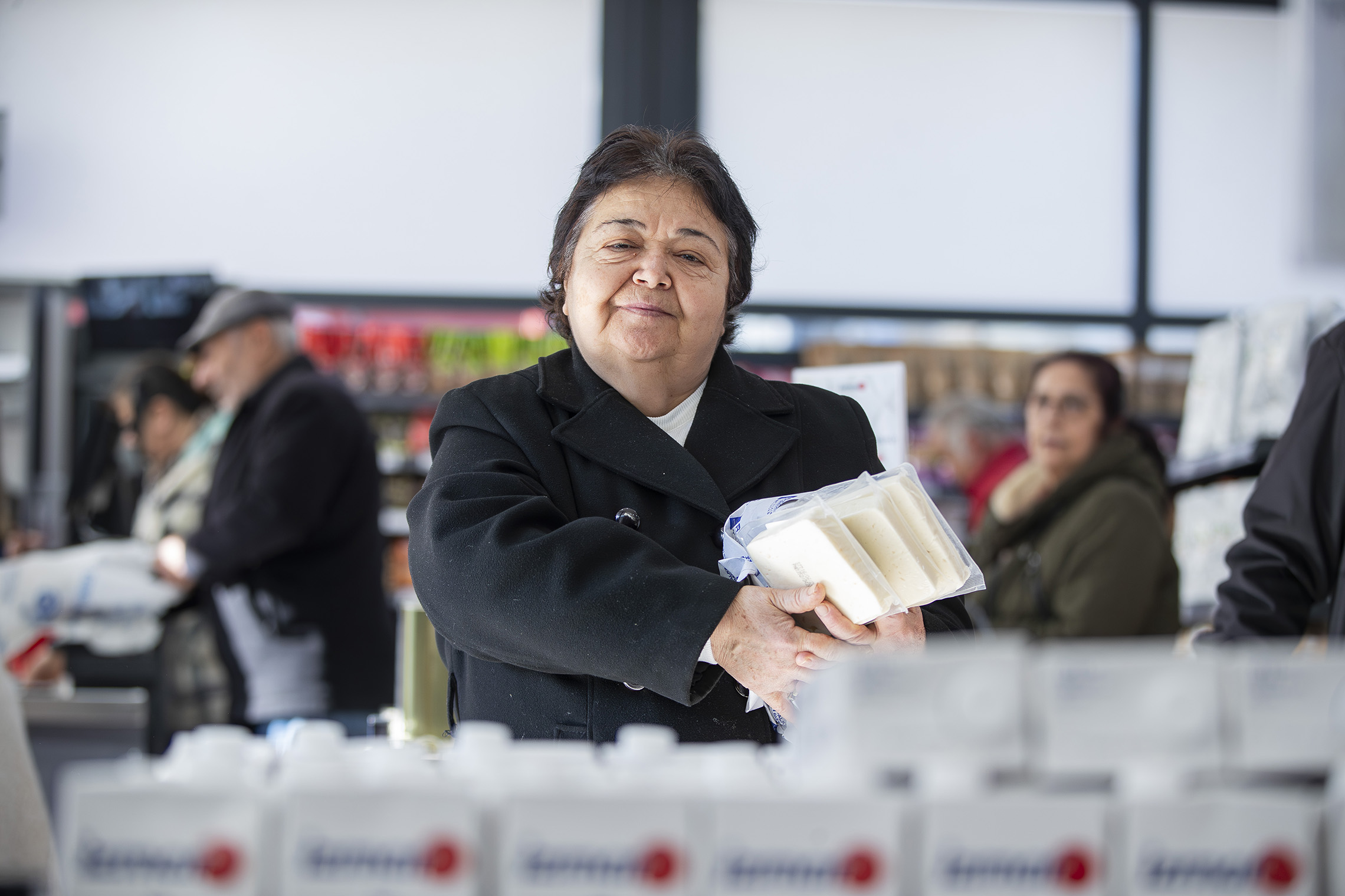 Başkan Tugay Duyurdu İzmar 20 Mağazaya Ulaştı! (5)