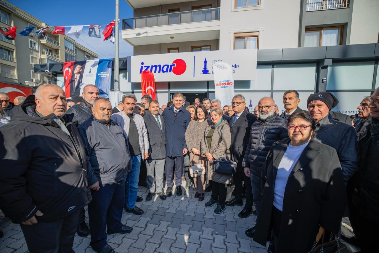 Başkan Tugay Duyurdu İzmar 20 Mağazaya Ulaştı! (7)