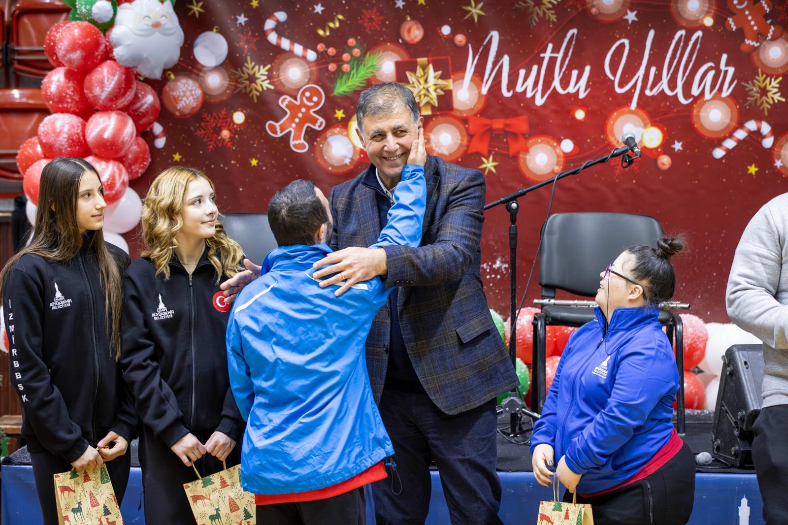 Başkan Tugay Sporcularla Buluştu 'Bize Mutluluk Gözyaşları Döktürün' (1)