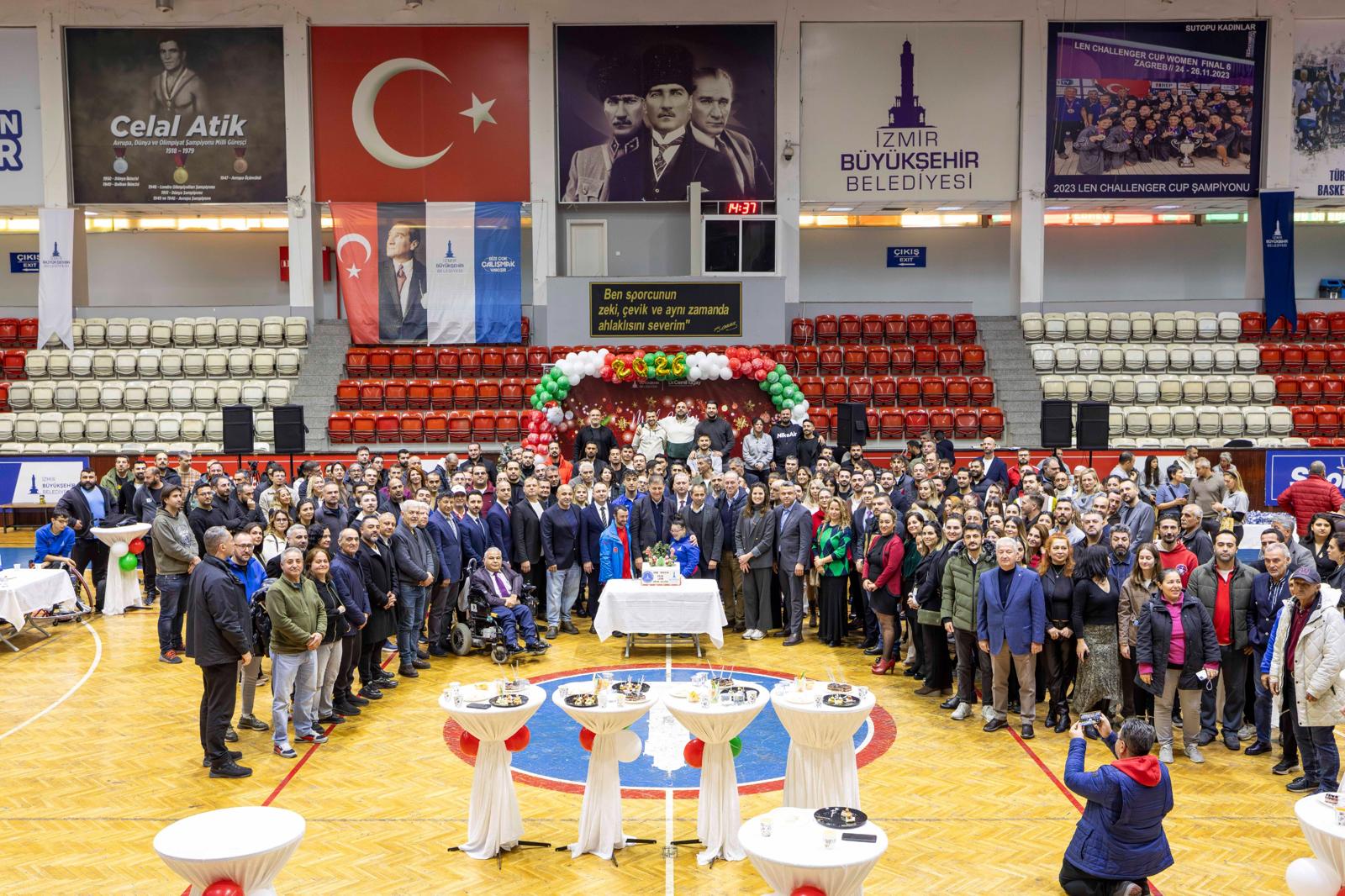 Başkan Tugay Sporcularla Buluştu 'Bize Mutluluk Gözyaşları Döktürün' (2)