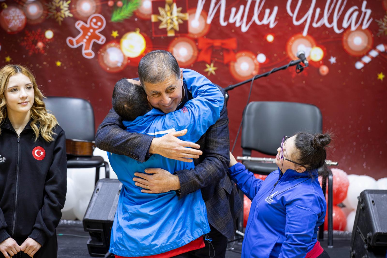 Başkan Tugay Sporcularla Buluştu 'Bize Mutluluk Gözyaşları Döktürün' (4)