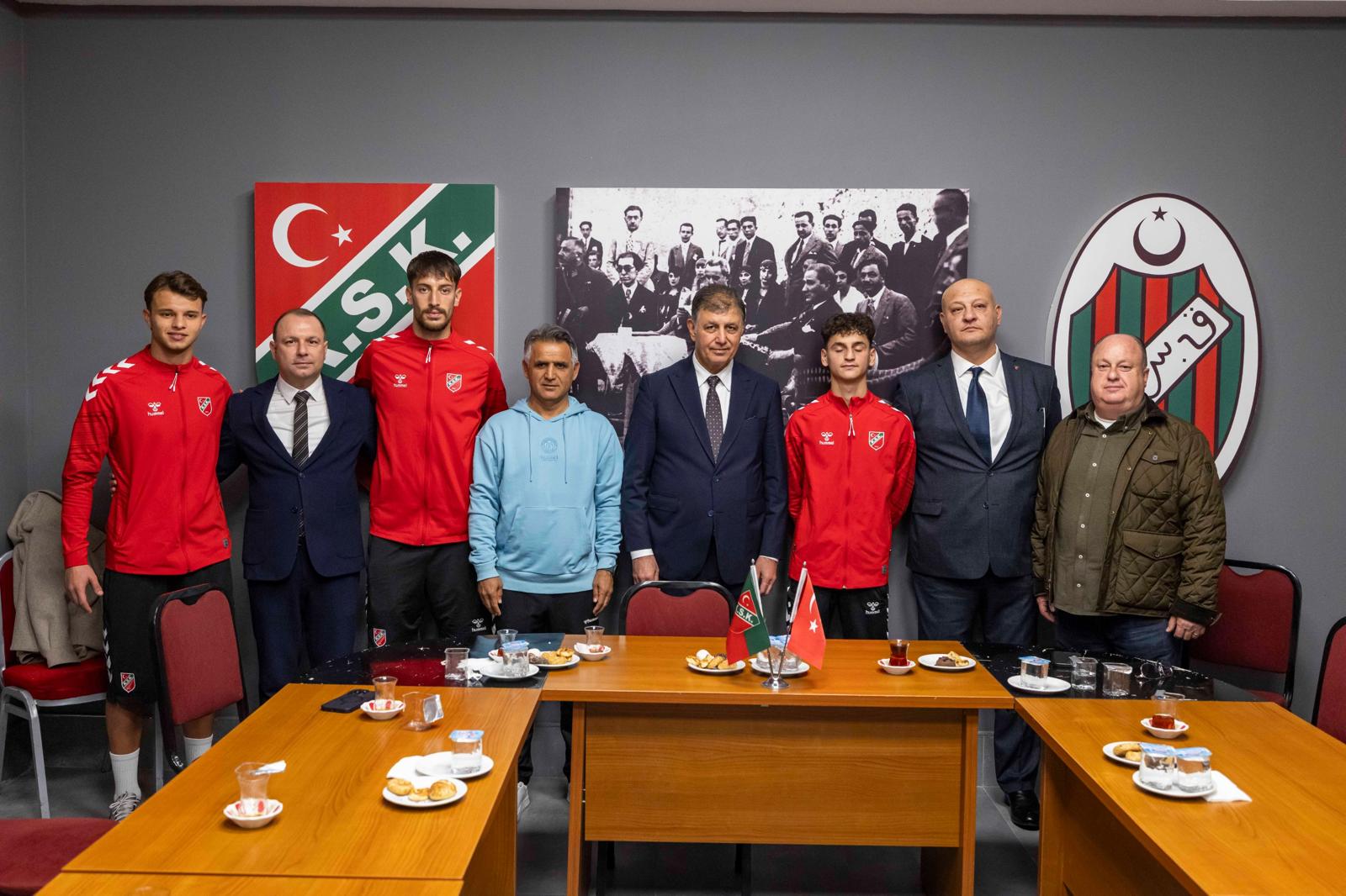 Başkan Tugay’dan İzmir’in Iki Efsanesine Anlamlı Ziyaret (4)