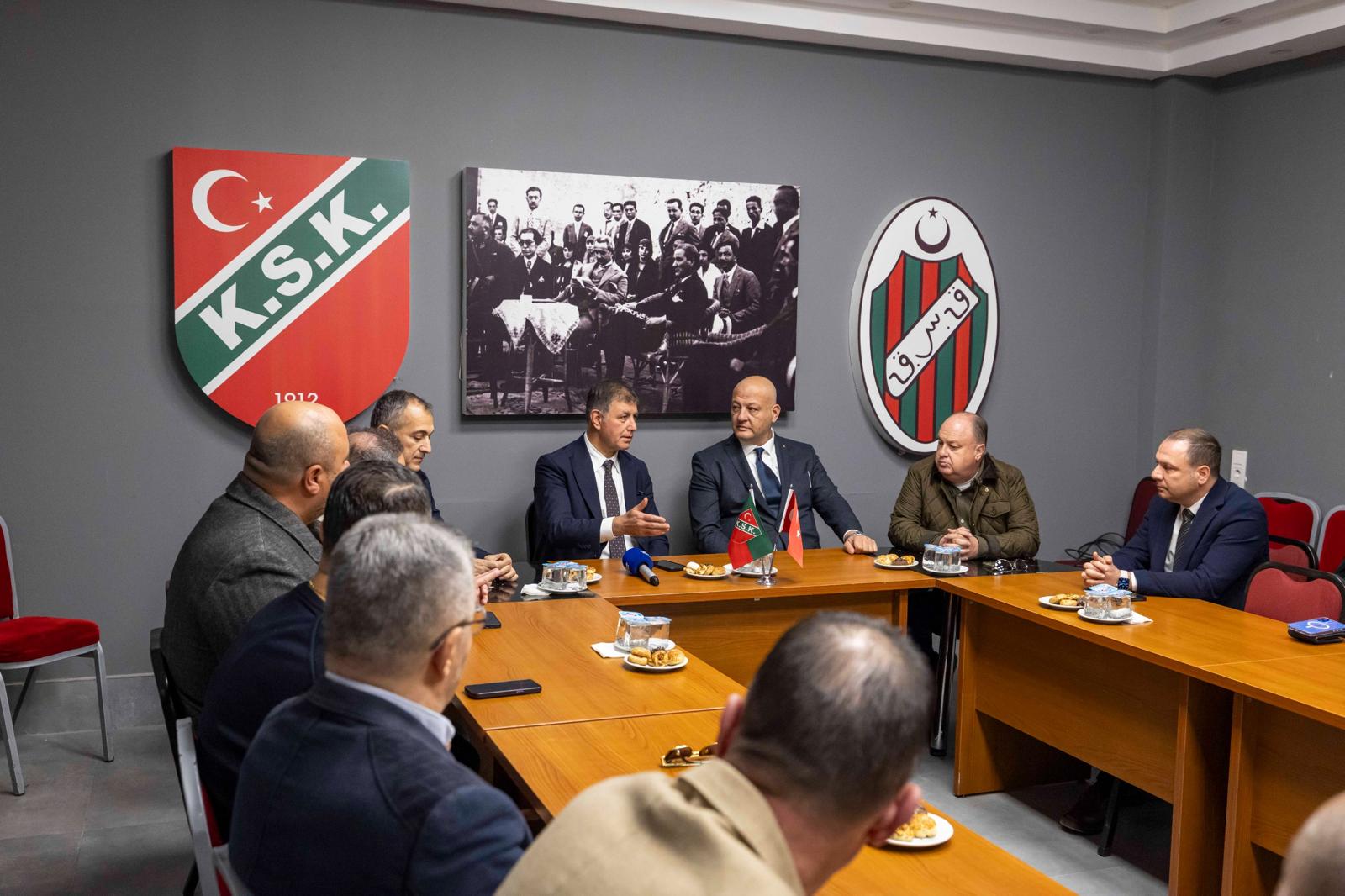 Başkan Tugay’dan İzmir’in Iki Efsanesine Anlamlı Ziyaret (5)