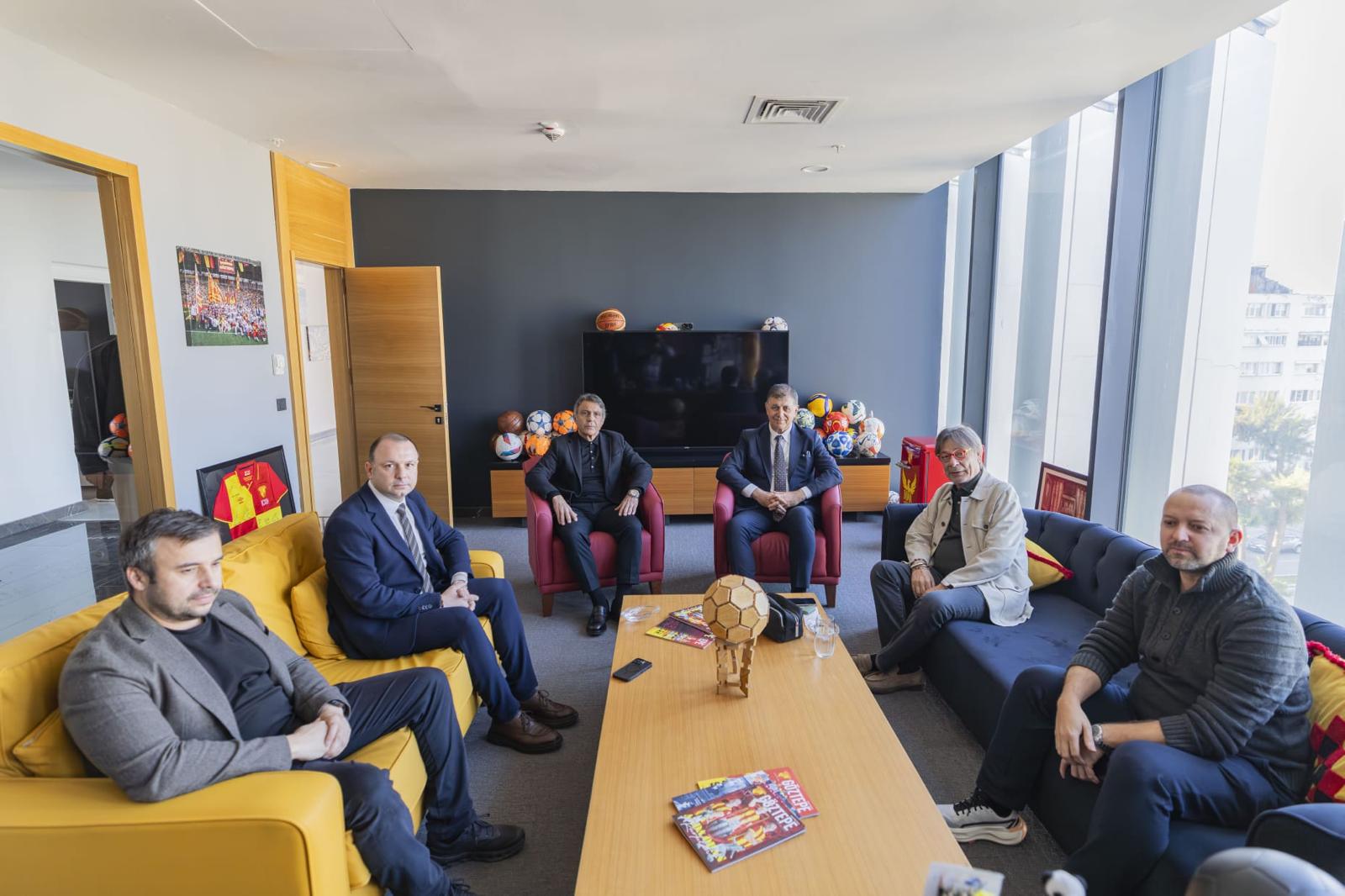 Başkan Tugay’dan İzmir’in Iki Efsanesine Anlamlı Ziyaret (7)