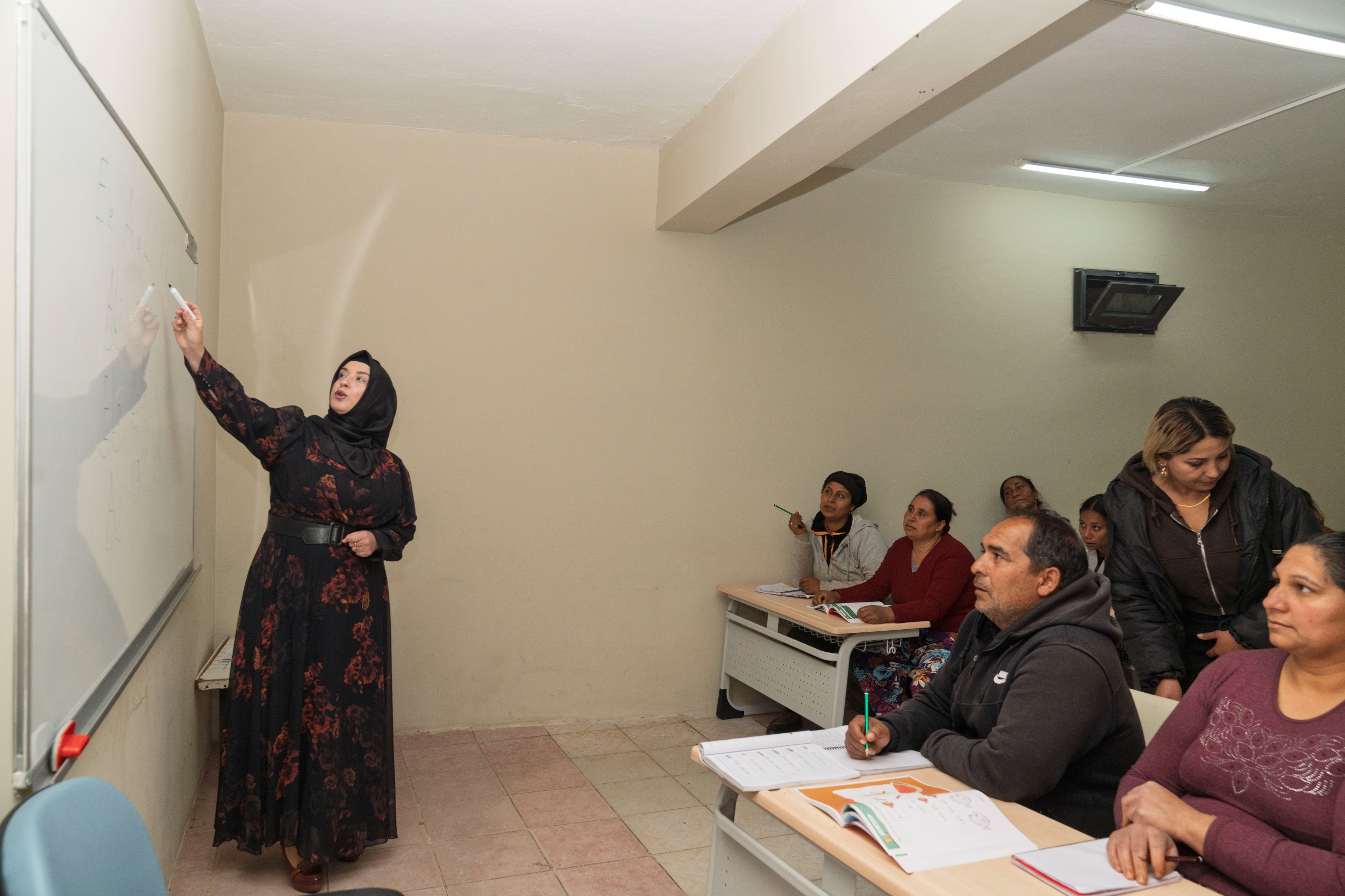 Bayındır Çırpı’daki Dayanışma Merkezi Hayatları Değiştiriyor (12)