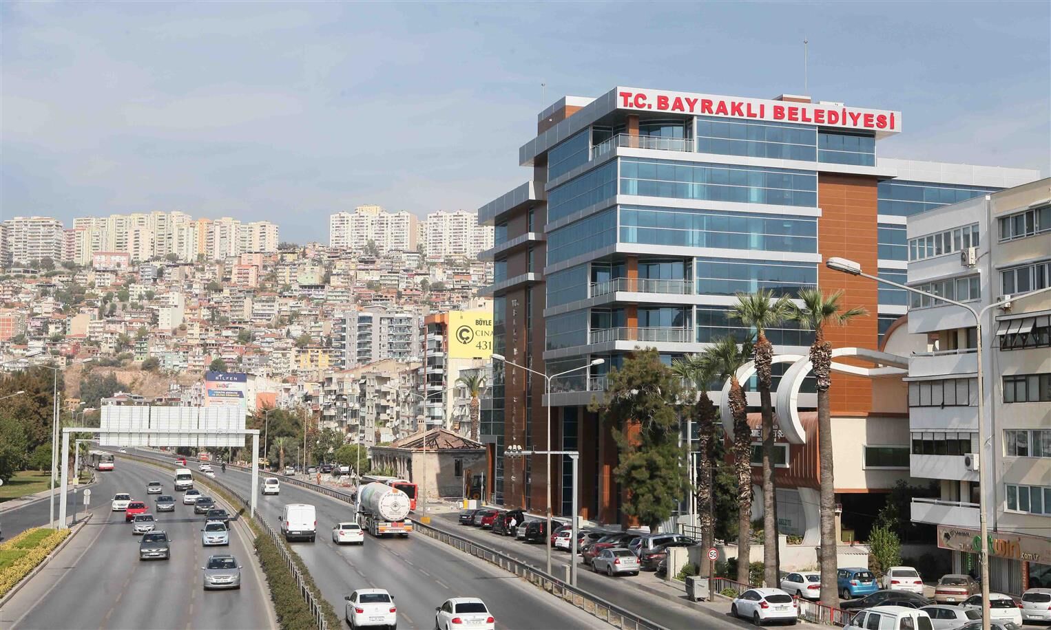 Bayraklı Belediyesi operasyonunda 43 şüpheli adliyede!