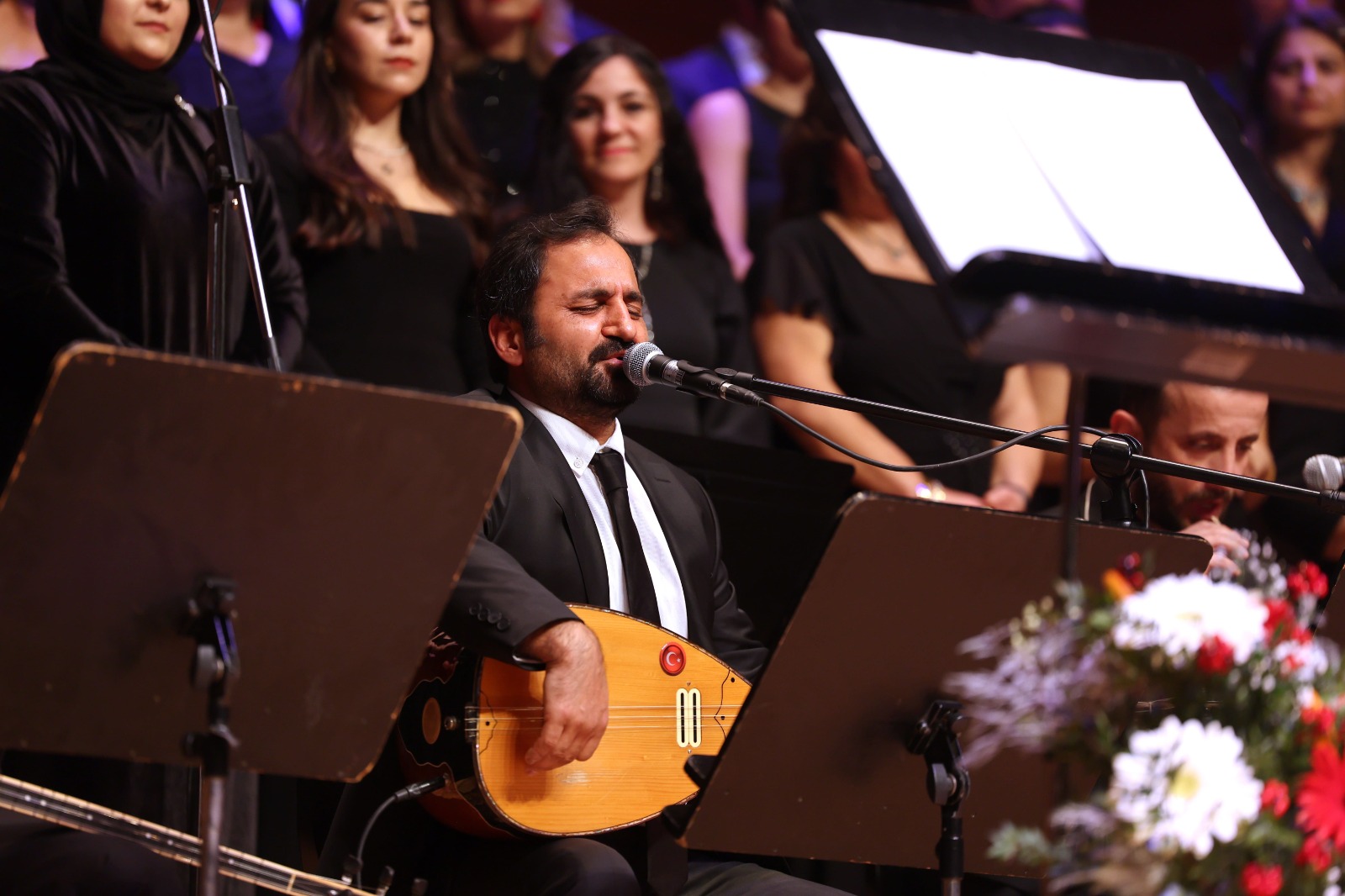 Bedia Akartürk’ten Büyükşehir Korosuna Yeni Yıl Sürprizi (1)