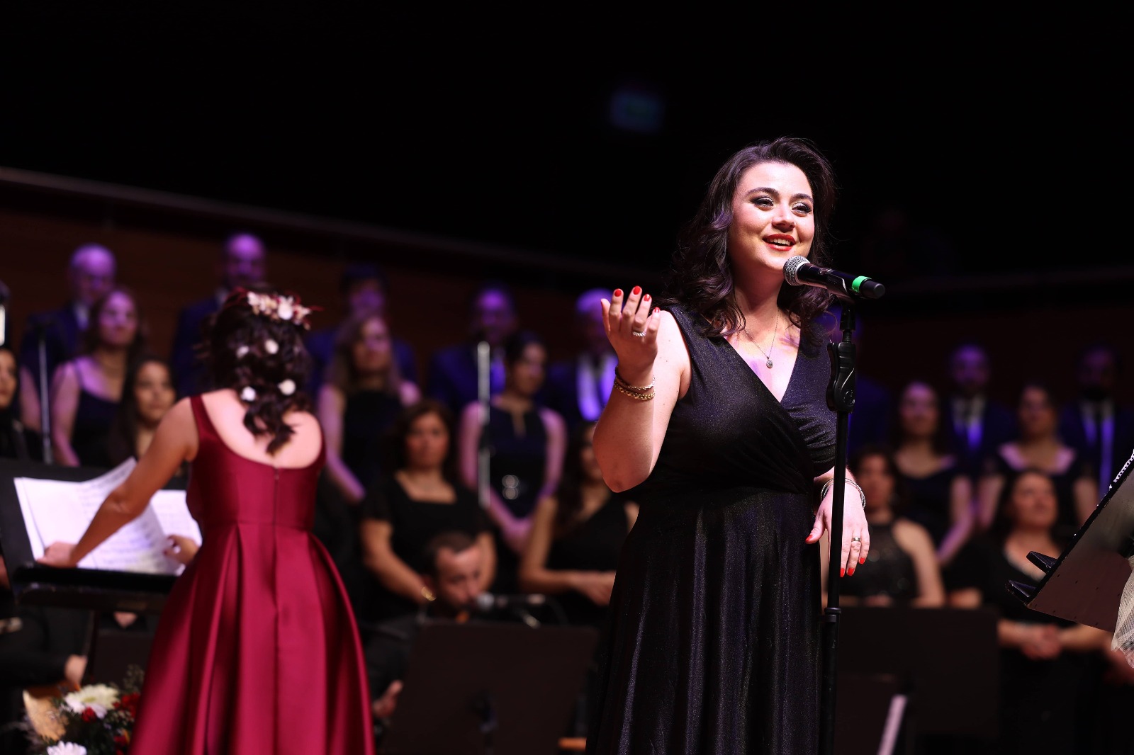 Bedia Akartürk’ten Büyükşehir Korosuna Yeni Yıl Sürprizi (13)