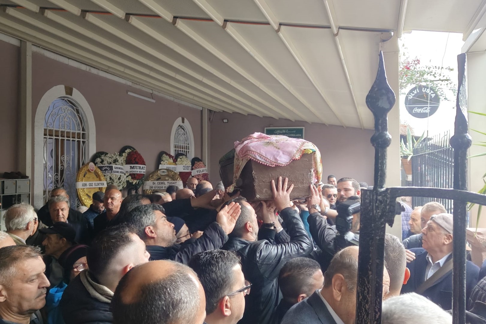 Bornova, Duayen Muhtarını Uğurladı (1)-1