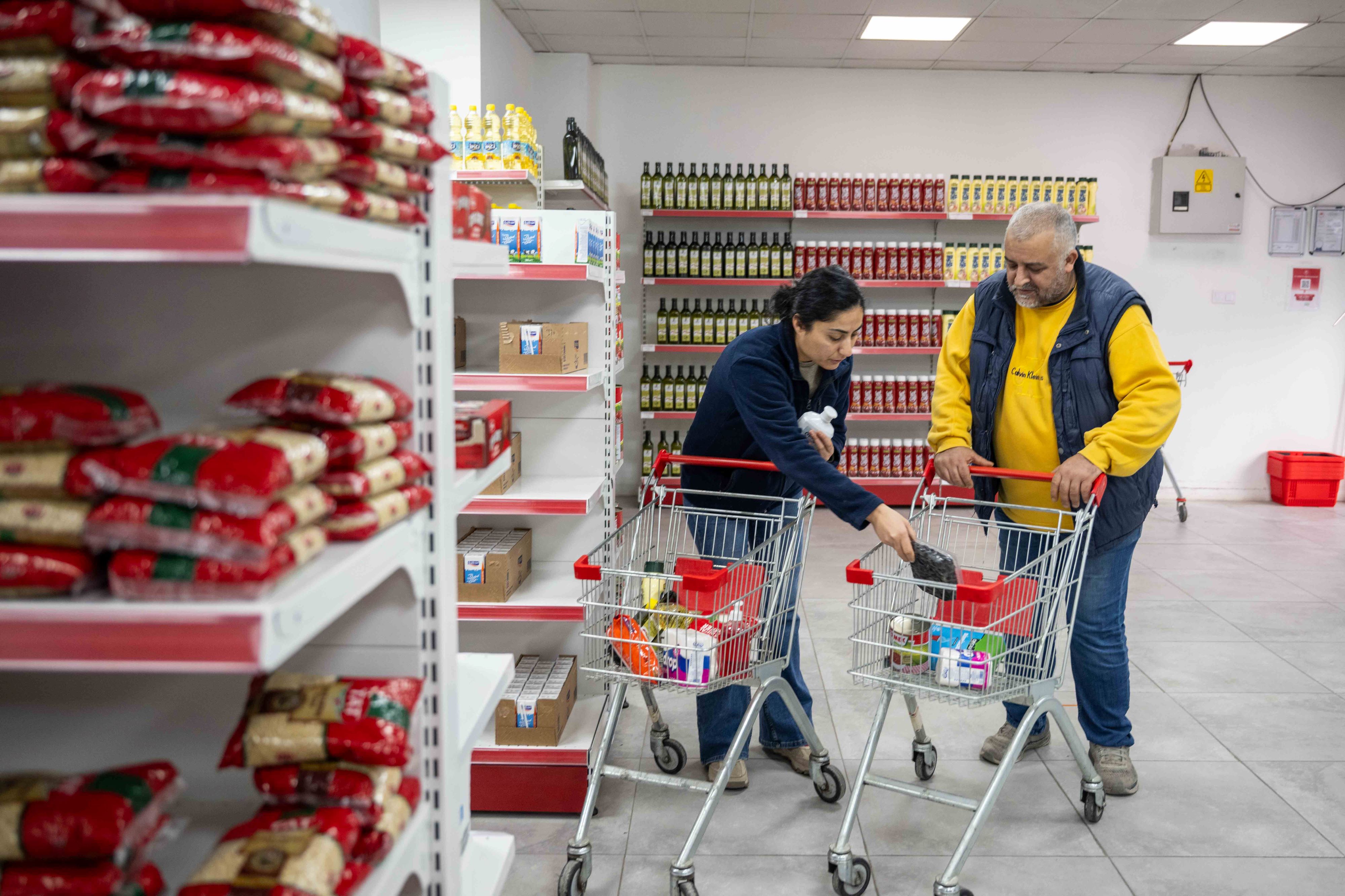 Bornova’da 3.500 Ailenin Kartına 100 Kredi Yüklendi! (3)