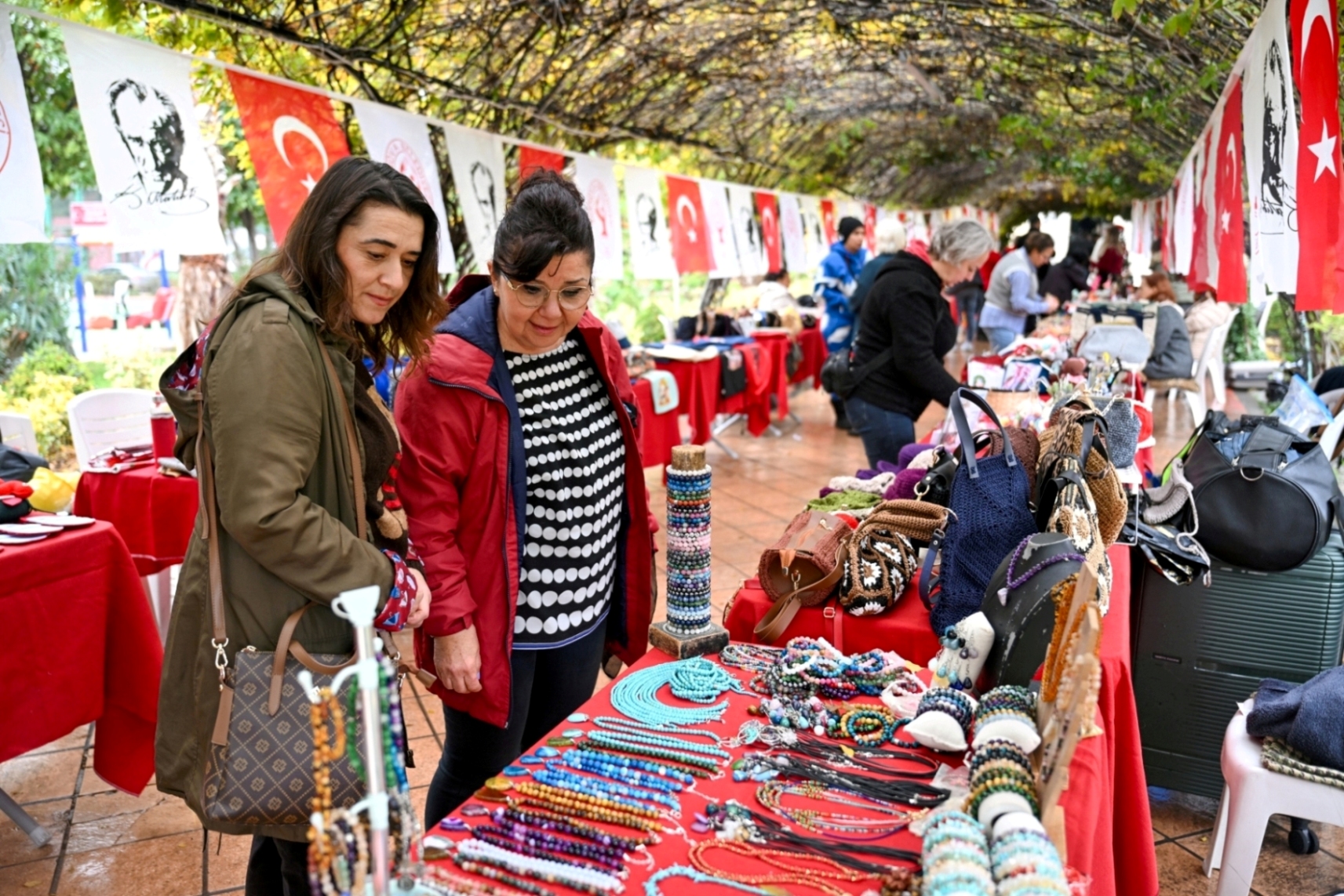 Bornova’da Kadınlardan Yılbaşına Özel El Emeği Pazarı (5)