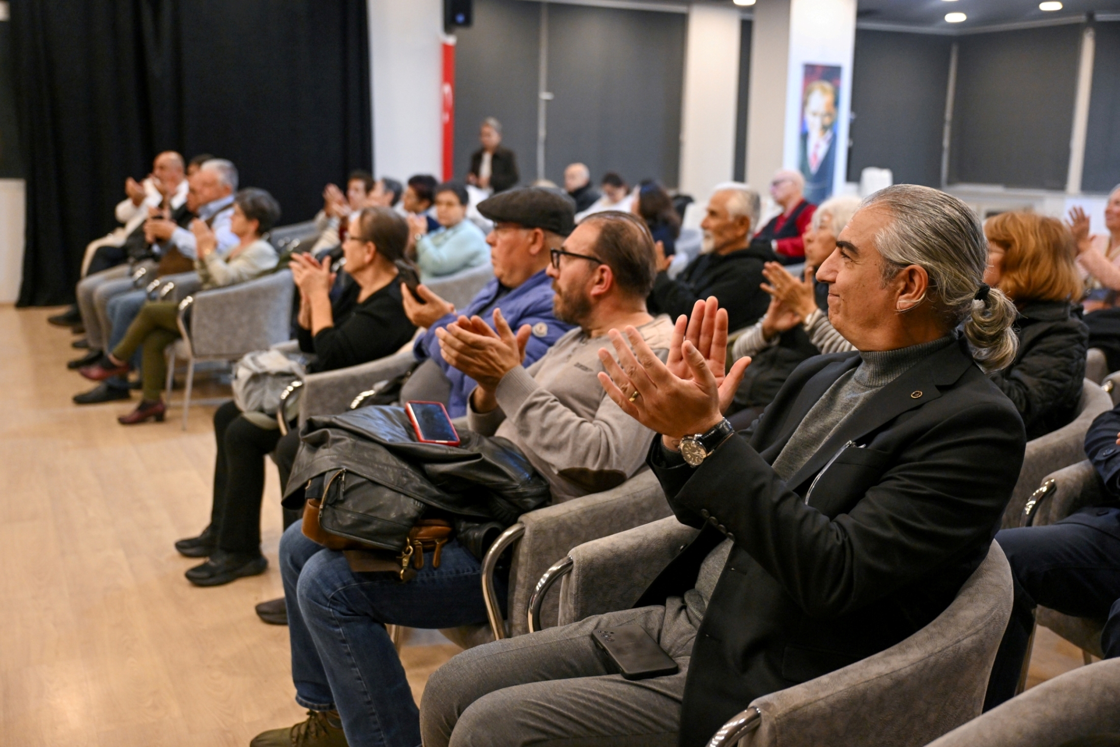 Bornova’da Şiir Rüzgârı Esti Tuğrul Keskin’den Unutulmaz Akşam! (1)