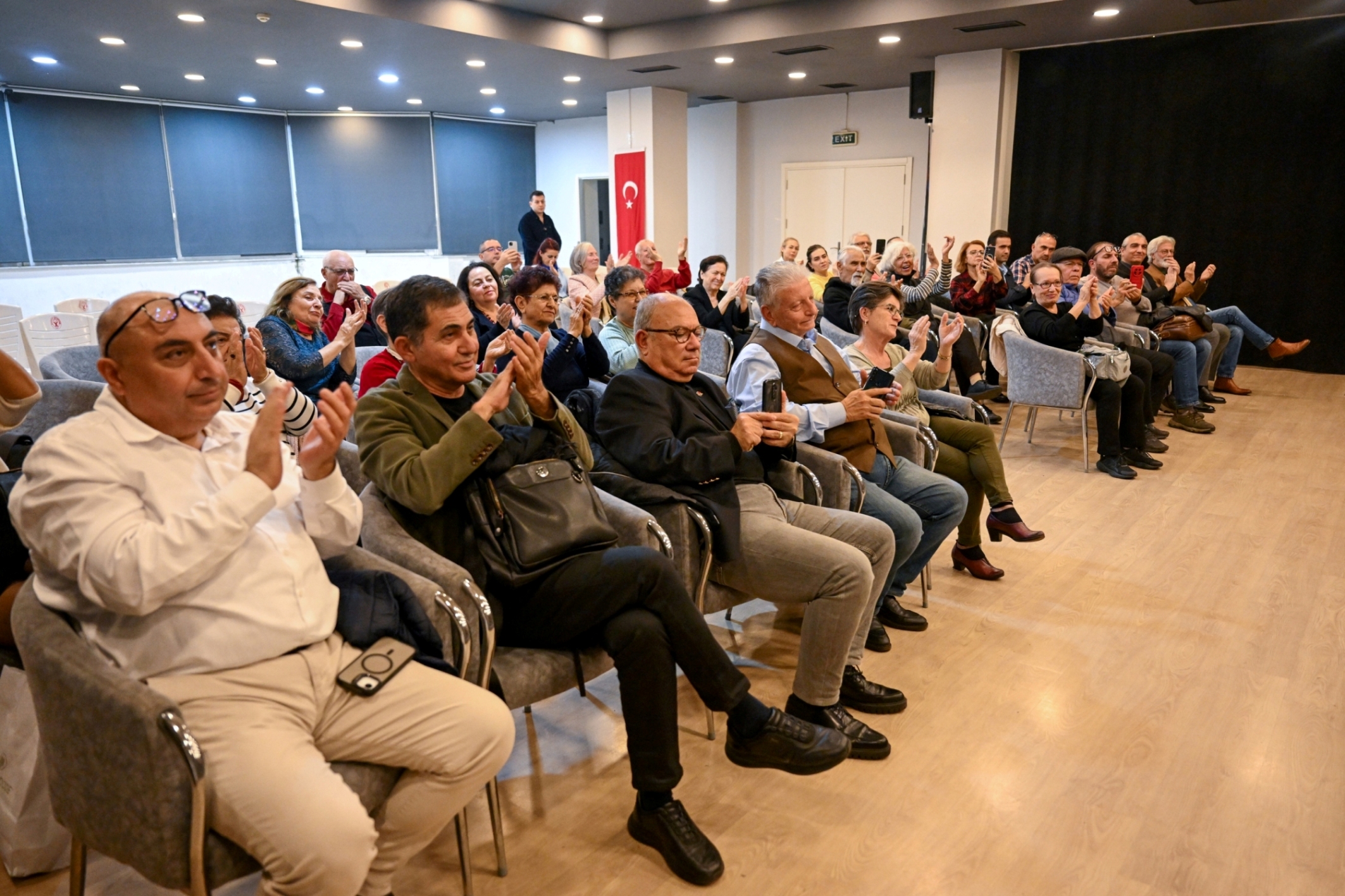 Bornova’da Şiir Rüzgârı Esti Tuğrul Keskin’den Unutulmaz Akşam! (2)