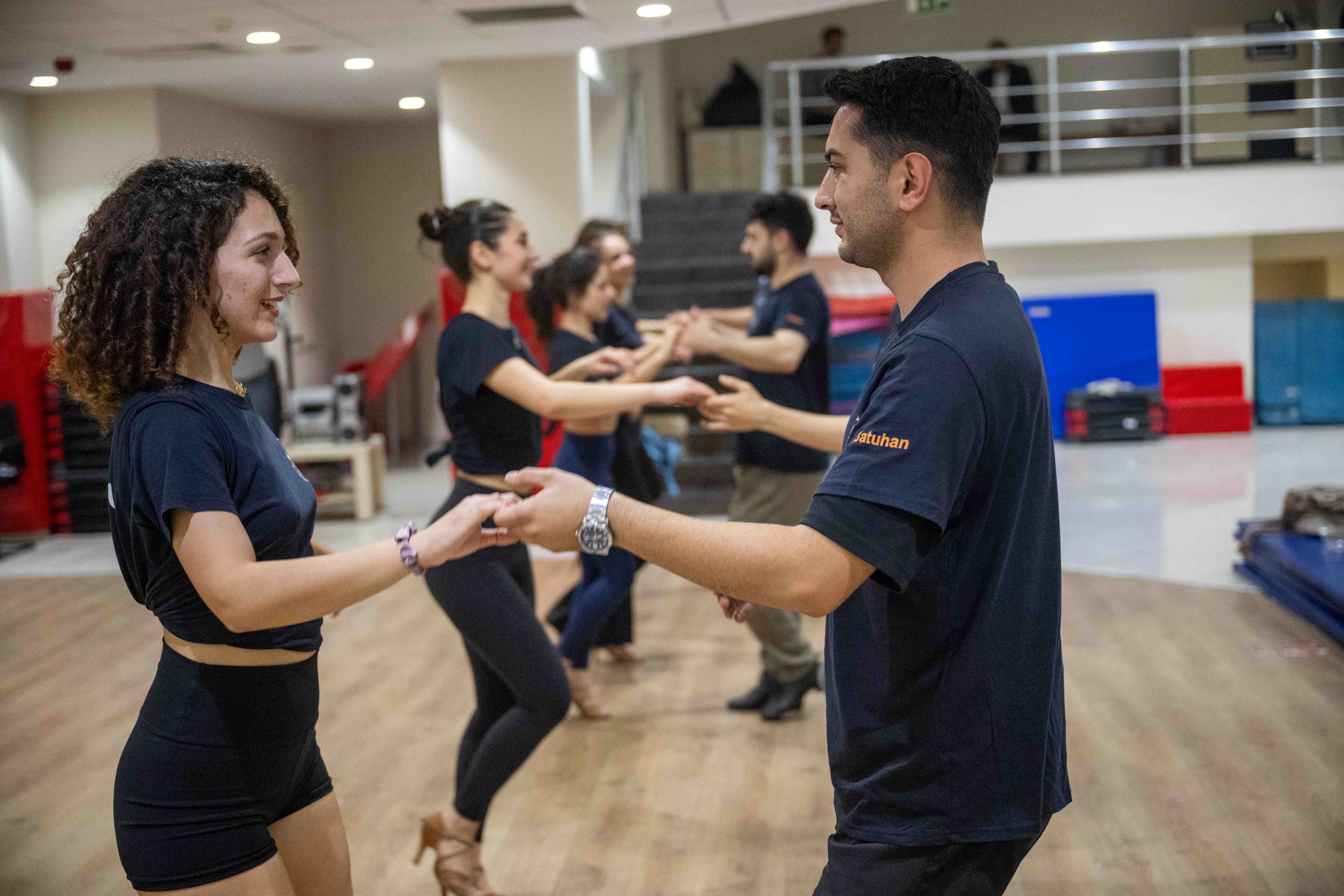 Bornova’dan Çıktılar, Dünya Sahnesine Koştular! (6)
