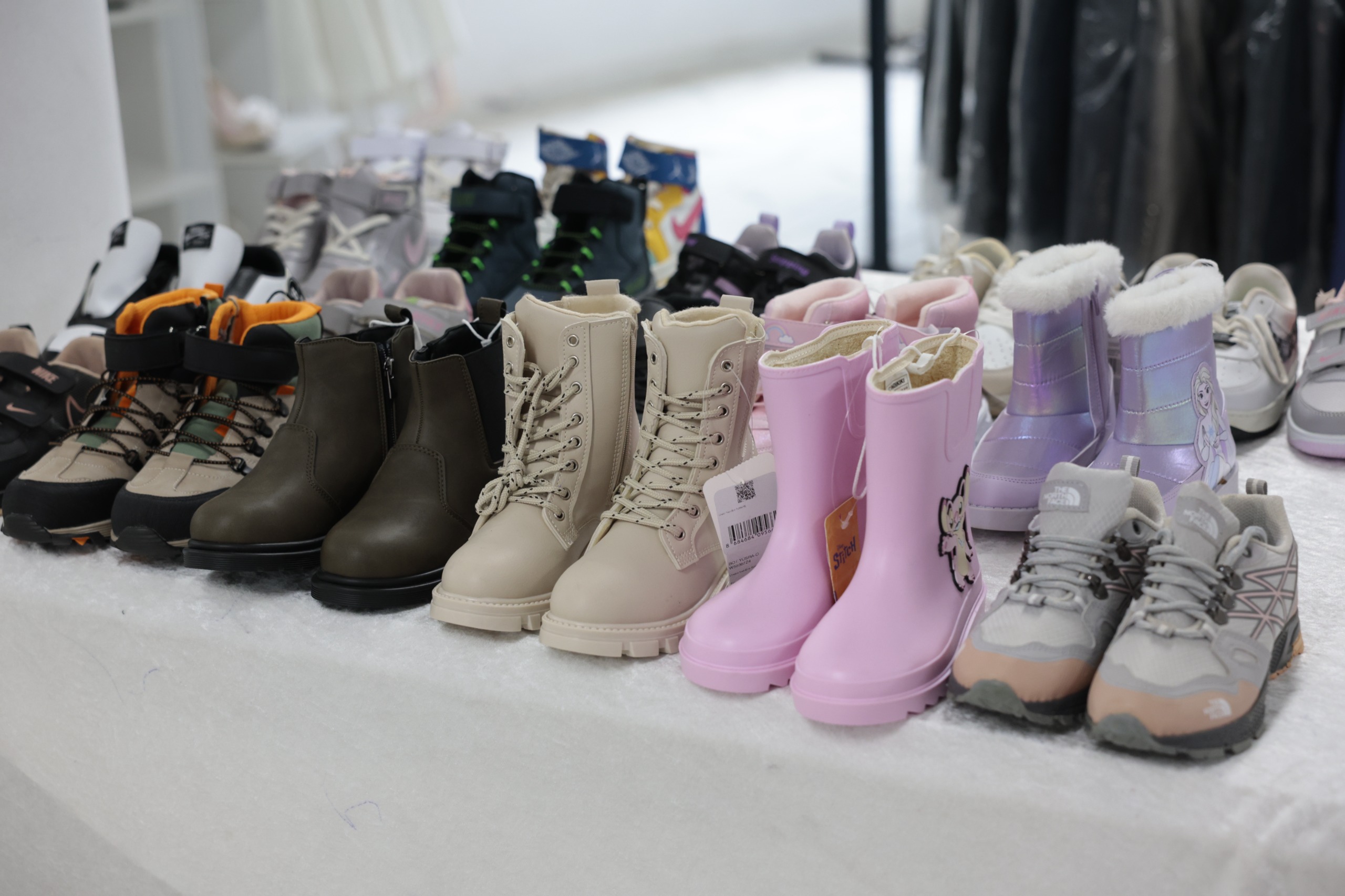 Bu Kış Konak’ta Kimse Üşümeyecek! Giysi Market Kapılarını Açtı (3)