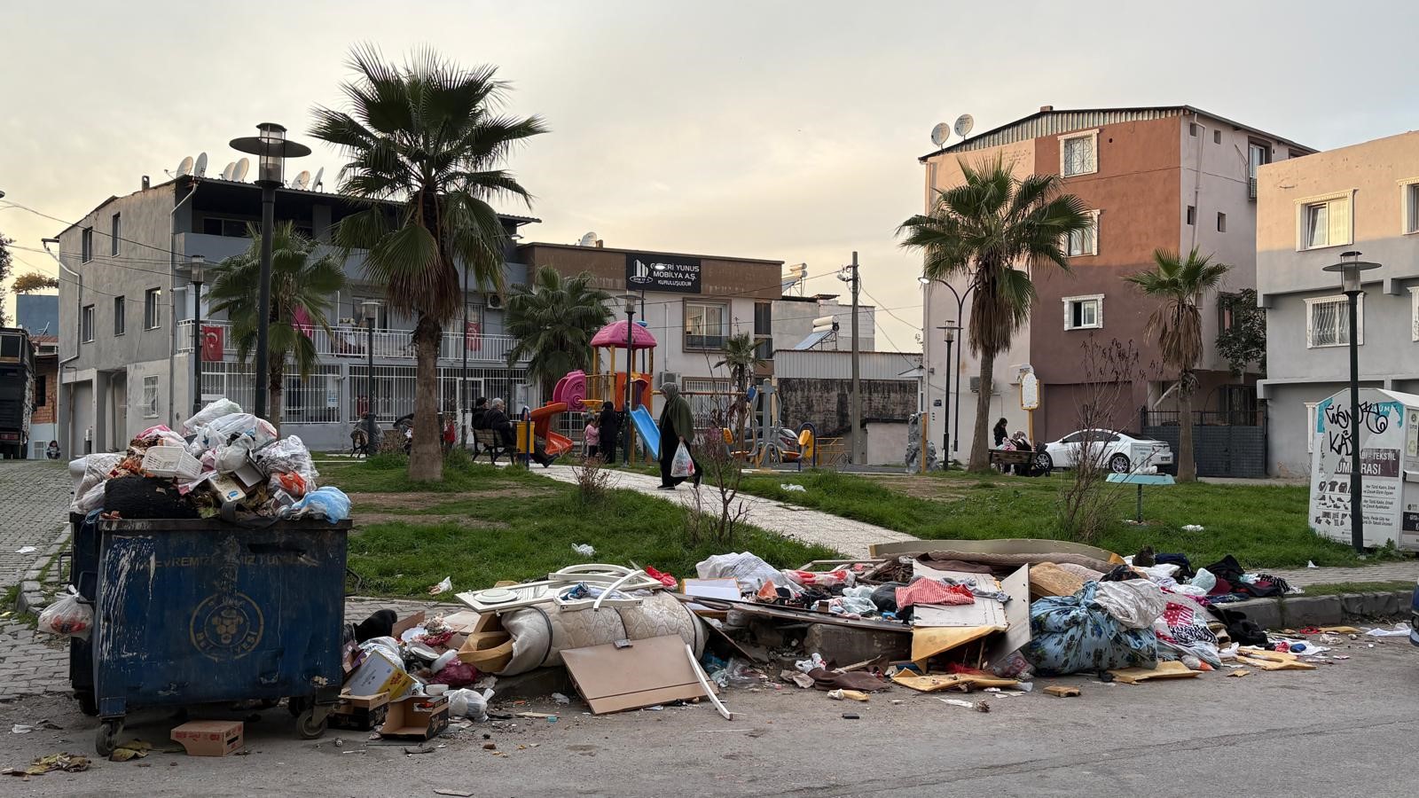 Buca'da Çöp Dağları Vatandaşı Çileden Çıkardı (5)
