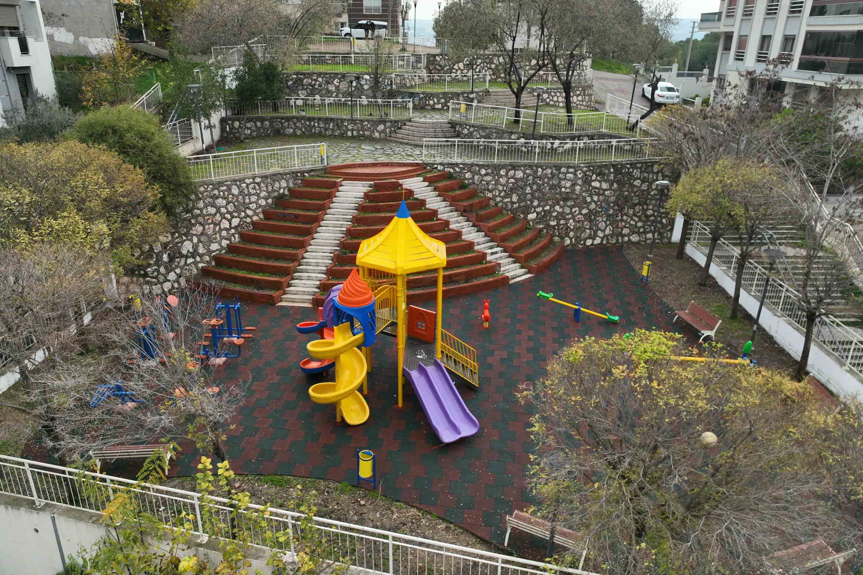 Buca’da Merdivenli Park Baştan Sona Yenilendi (4)