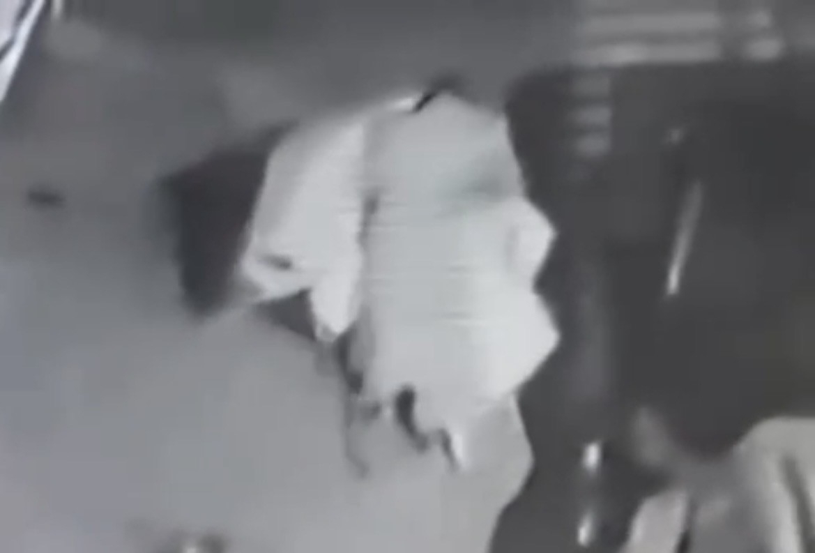 Buca’da Pes Dedirten Hırsızlık Balkondaki Halıyı Çaldı! (2)