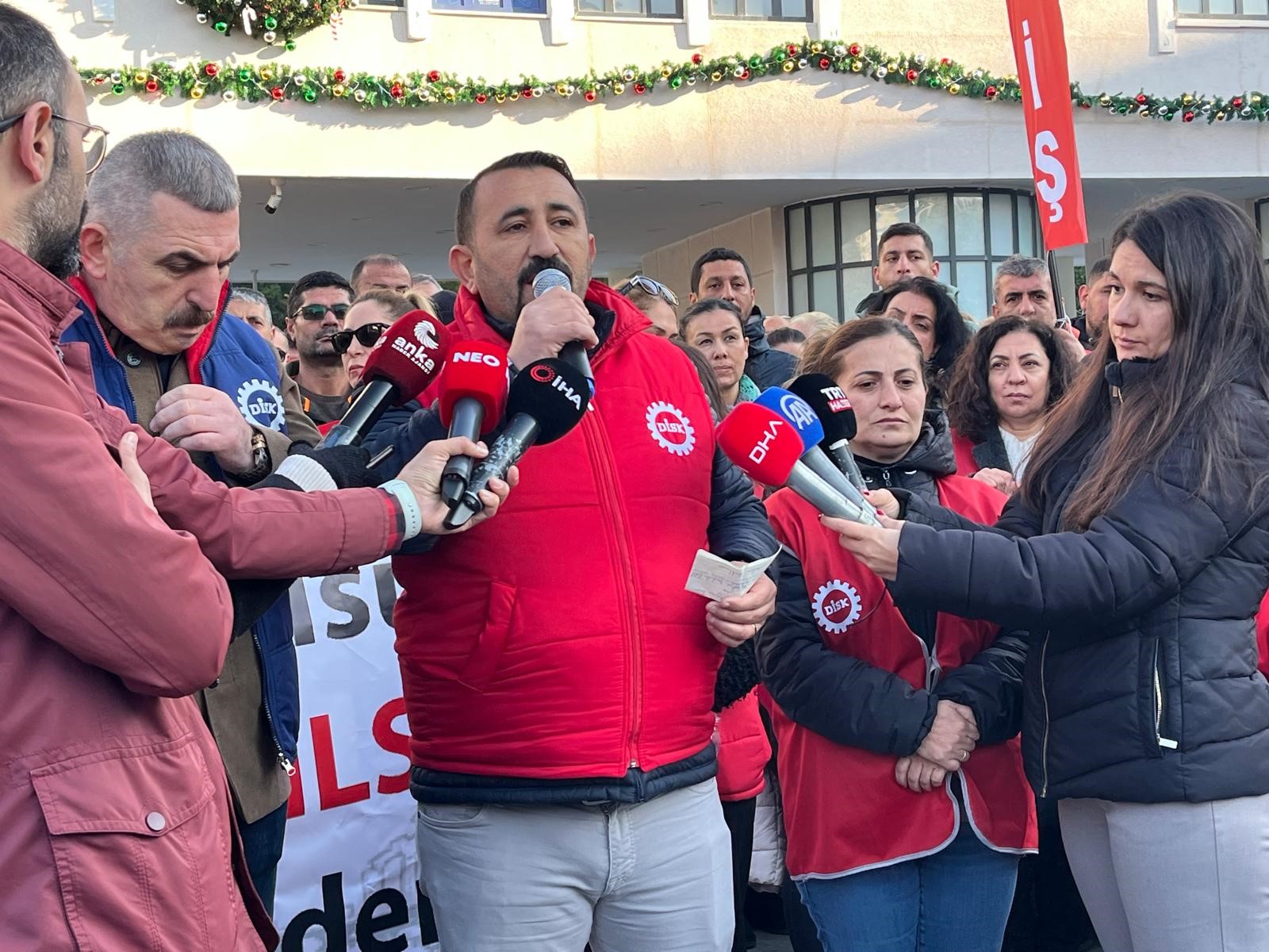 Büyükşehir Işçileri Yarım Gün Iş Bıraktı 'Tasarruf Işçinin Ekmeğinden Olmaz' (4)