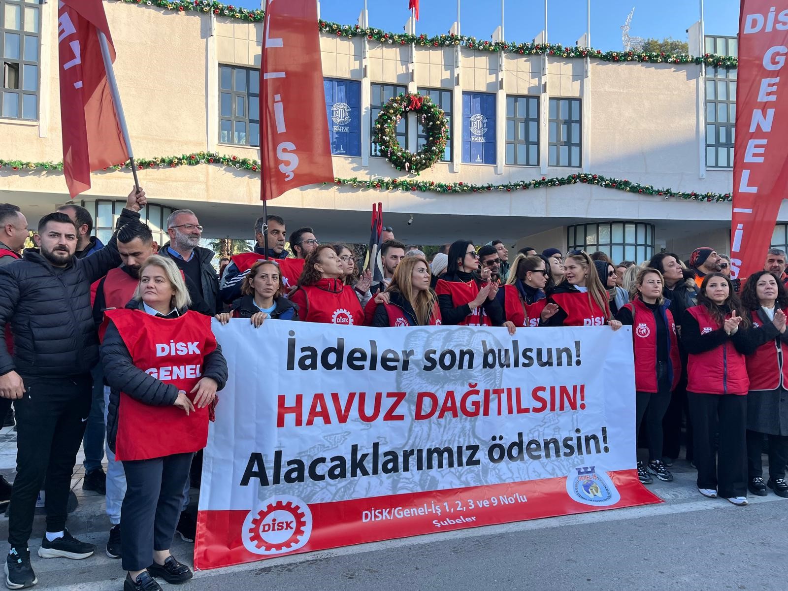 Büyükşehir Işçileri Yarım Gün Iş Bıraktı 'Tasarruf Işçinin Ekmeğinden Olmaz' (5)