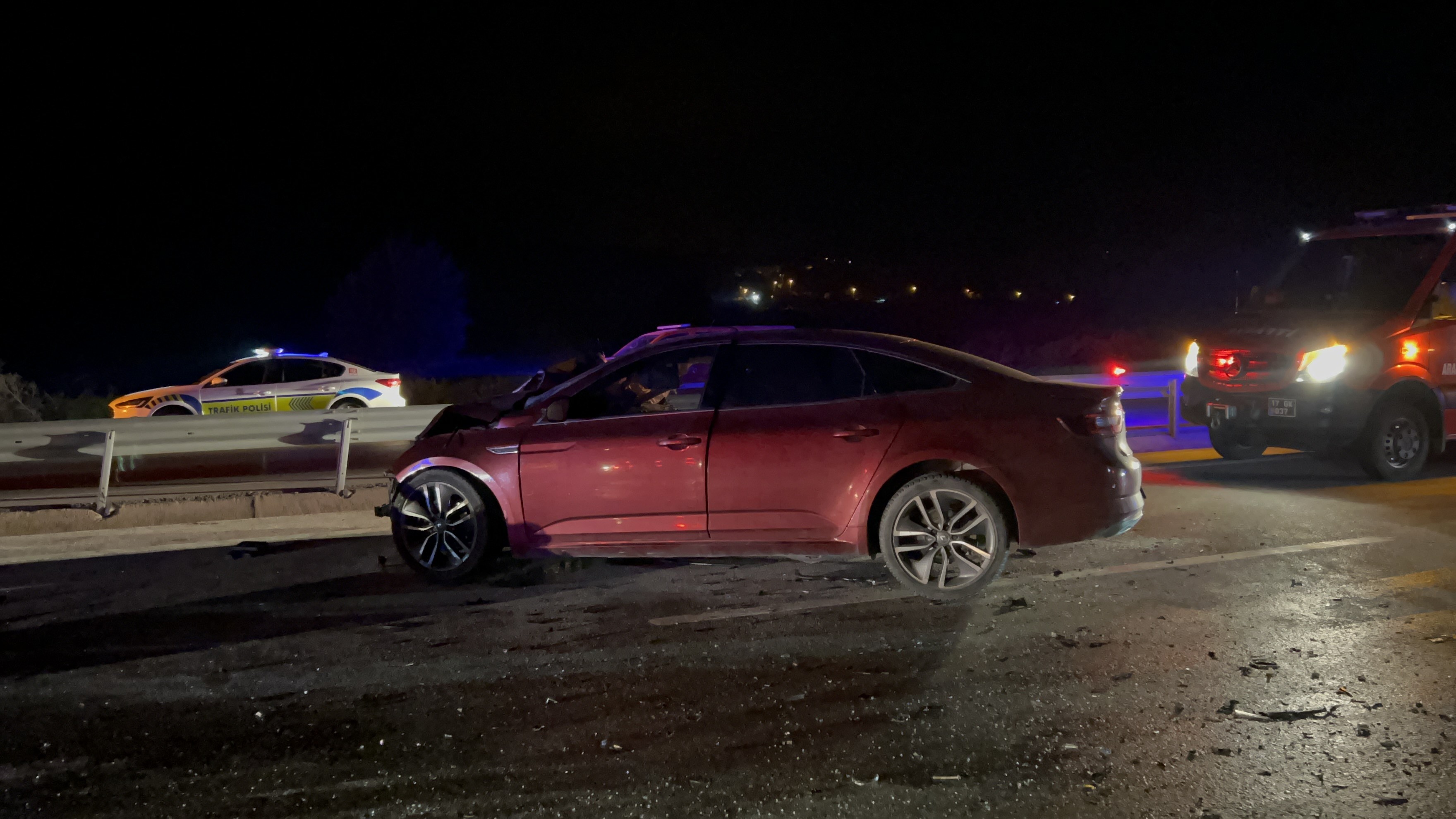 Çanakkale’de Feci Kaza Ters Yöne Giren Araç 5 Can Aldı (2)