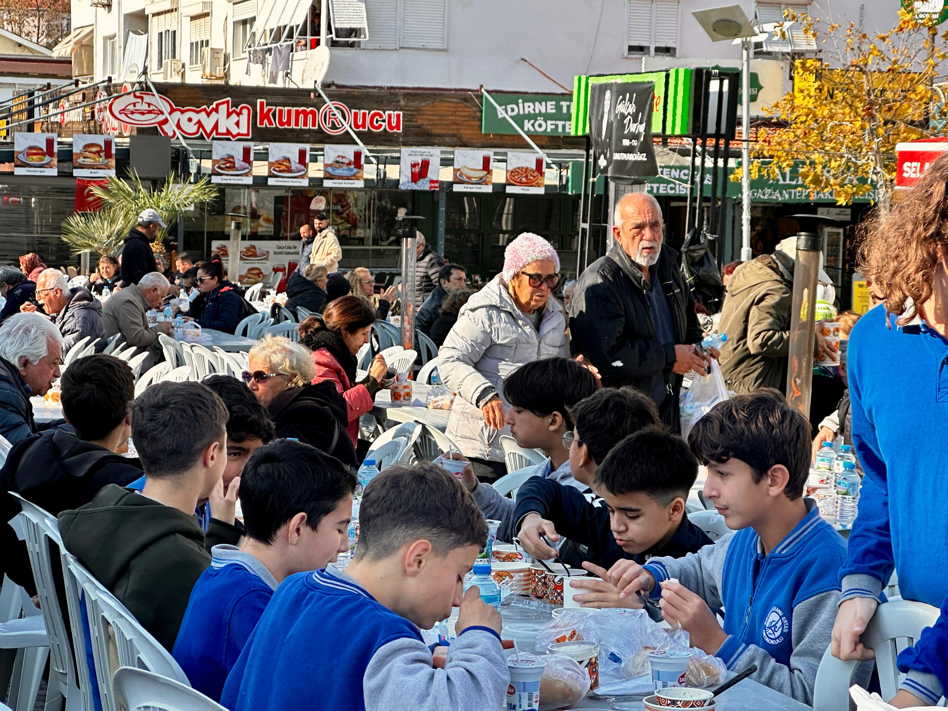 Çeşme’de Gülşah Durbay Hayır Yemeği Ve Dualarla Anıldı (3)