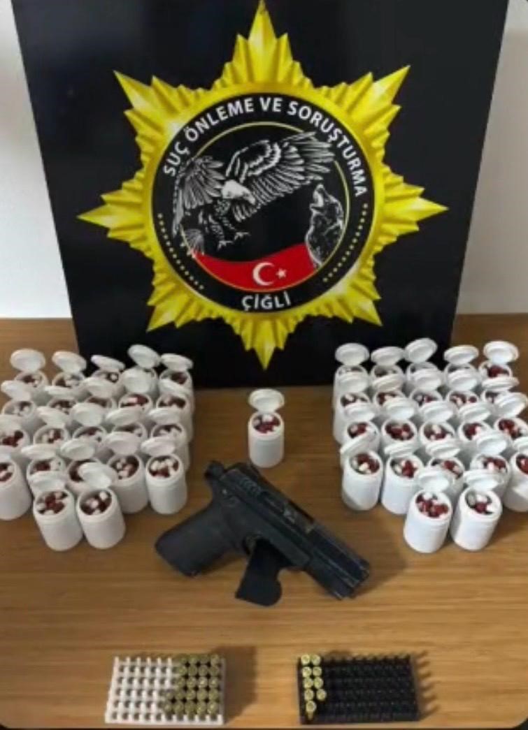 Çiğli’de Zehir Tacirlerine Darbe Binlerce Hap Ele Geçirildi (4)
