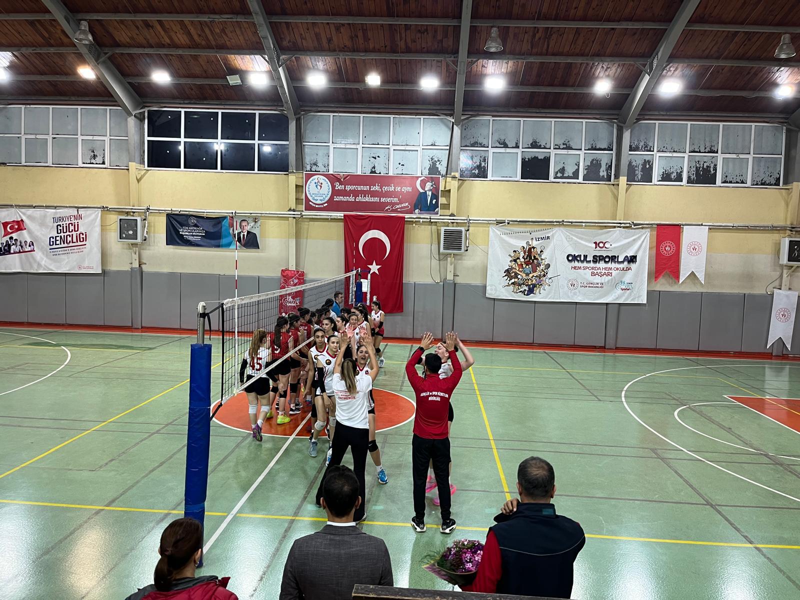 Çiğli’nin Voleybol Takımları Ligde Fırtına Gibi Esti (2)