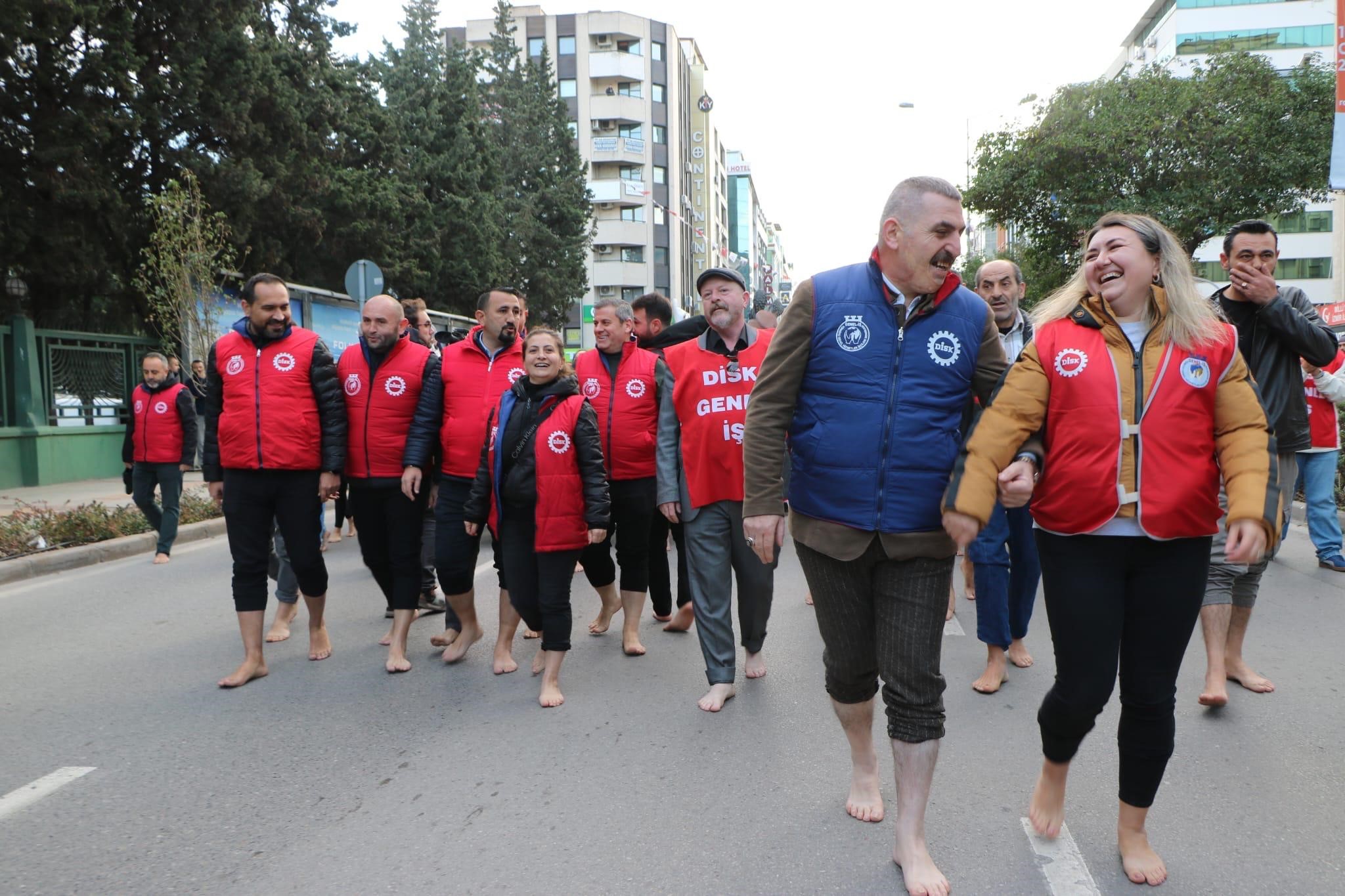 Çıplak Maaşa Çıplak Ayak Yürüyüş İzmir Büyükşehir Işçileri Kültürpark’a Yürüdü (5)