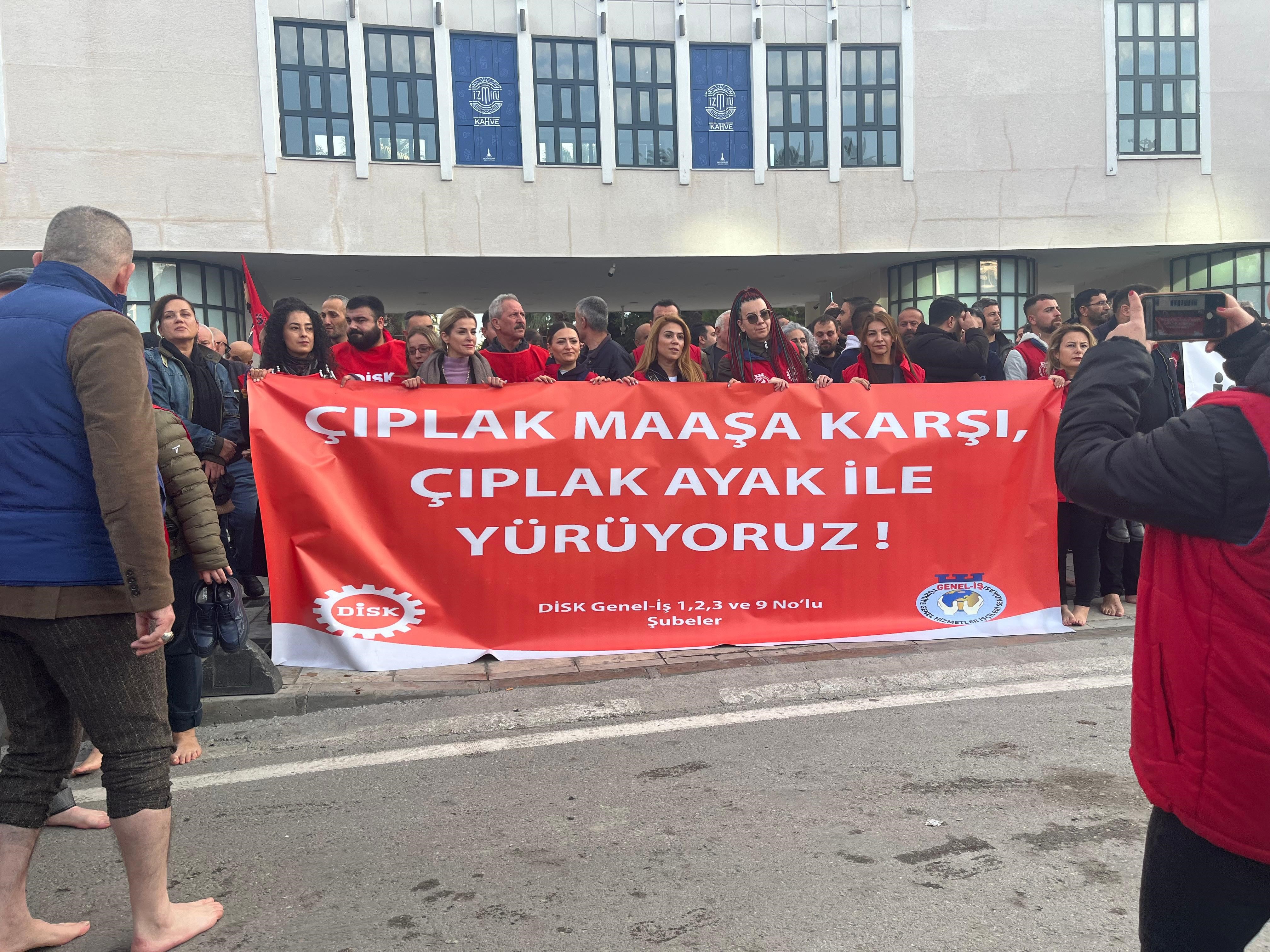 Çıplak Maaşa Çıplak Ayak Yürüyüş İzmir Büyükşehir Işçileri Kültürpark’a Yürüdü (7)