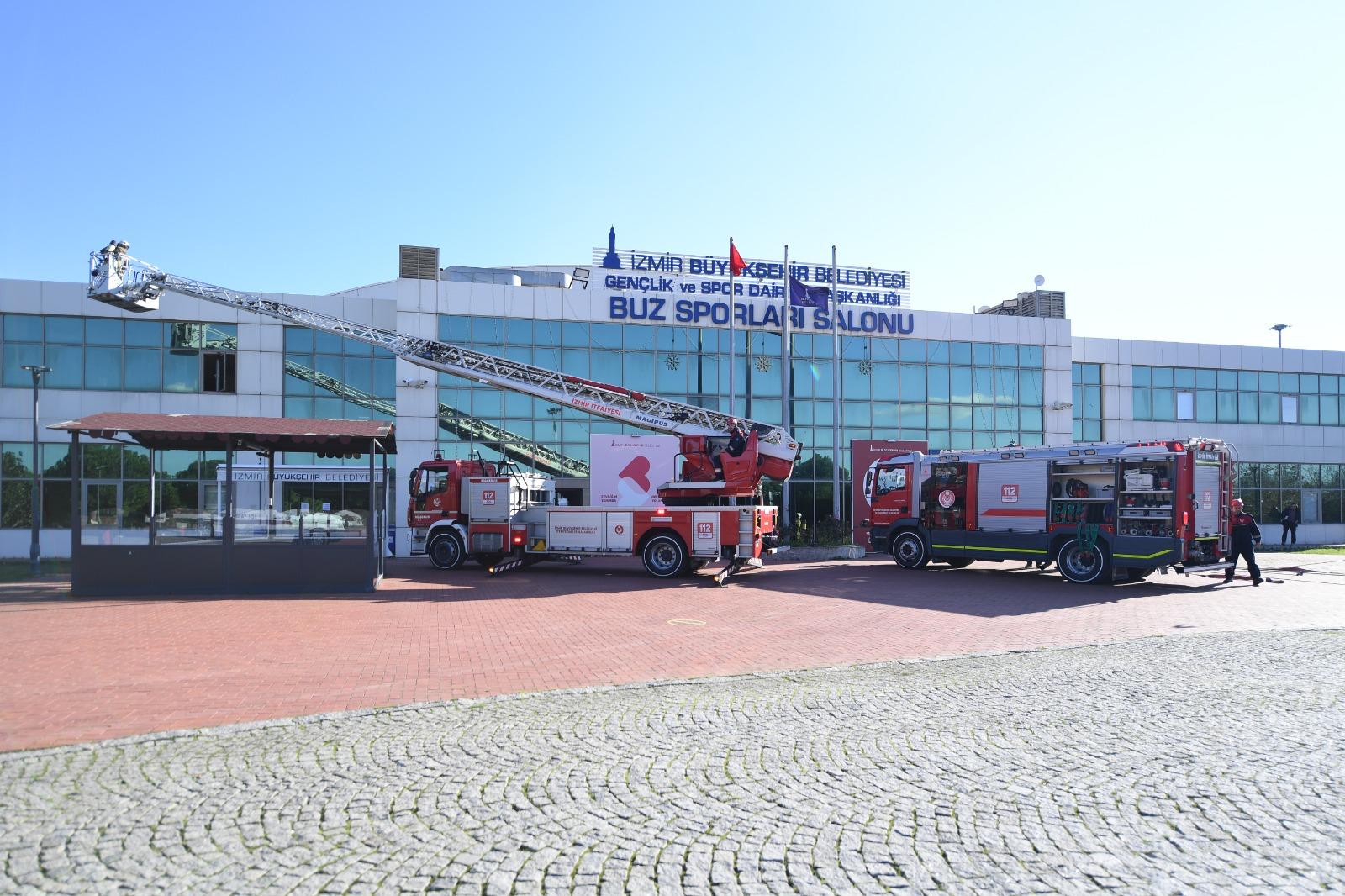 Deprem Sonrası Çıkan Yangın Tatbikatı İzmir’de Gerçek Alarm Yarattı! (4)