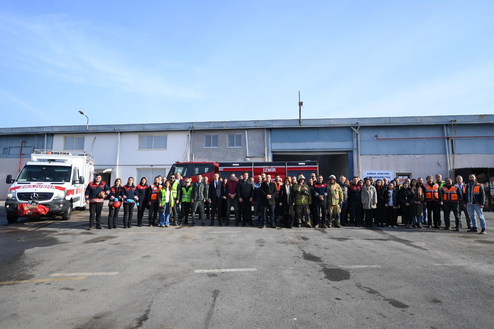 Deprem Sonrası Çıkan Yangın Tatbikatı İzmir’de Gerçek Alarm Yarattı! (6)