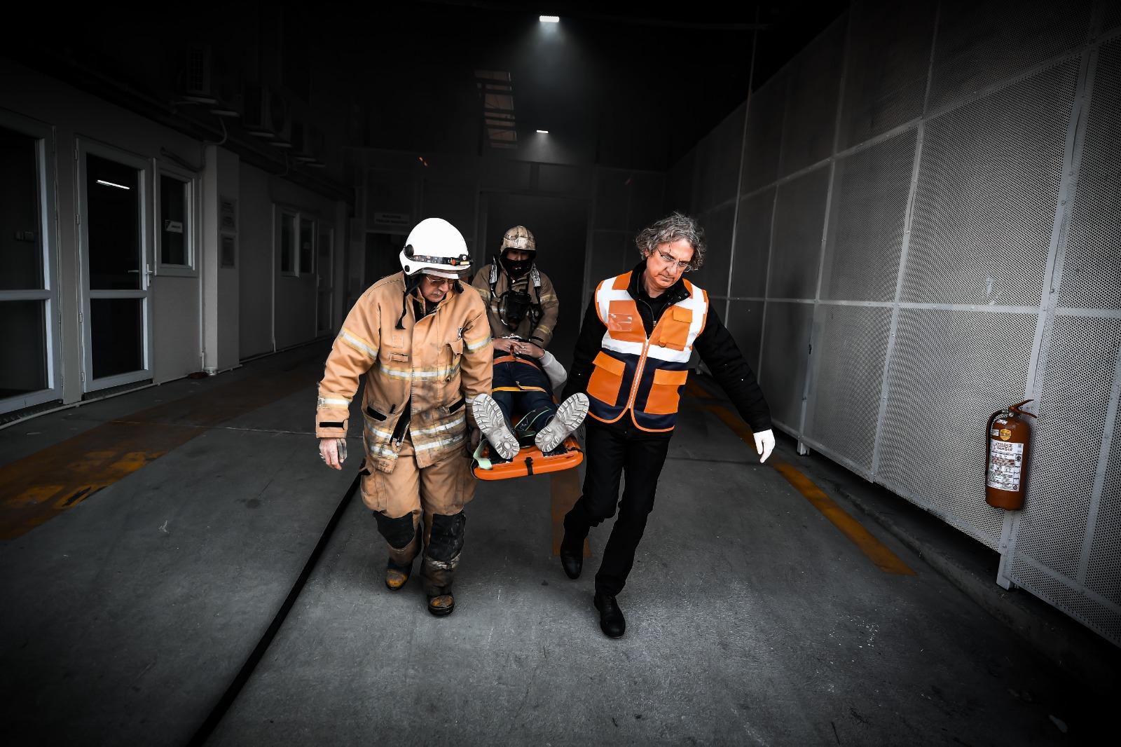 Deprem Sonrası Çıkan Yangın Tatbikatı İzmir’de Gerçek Alarm Yarattı! (7)