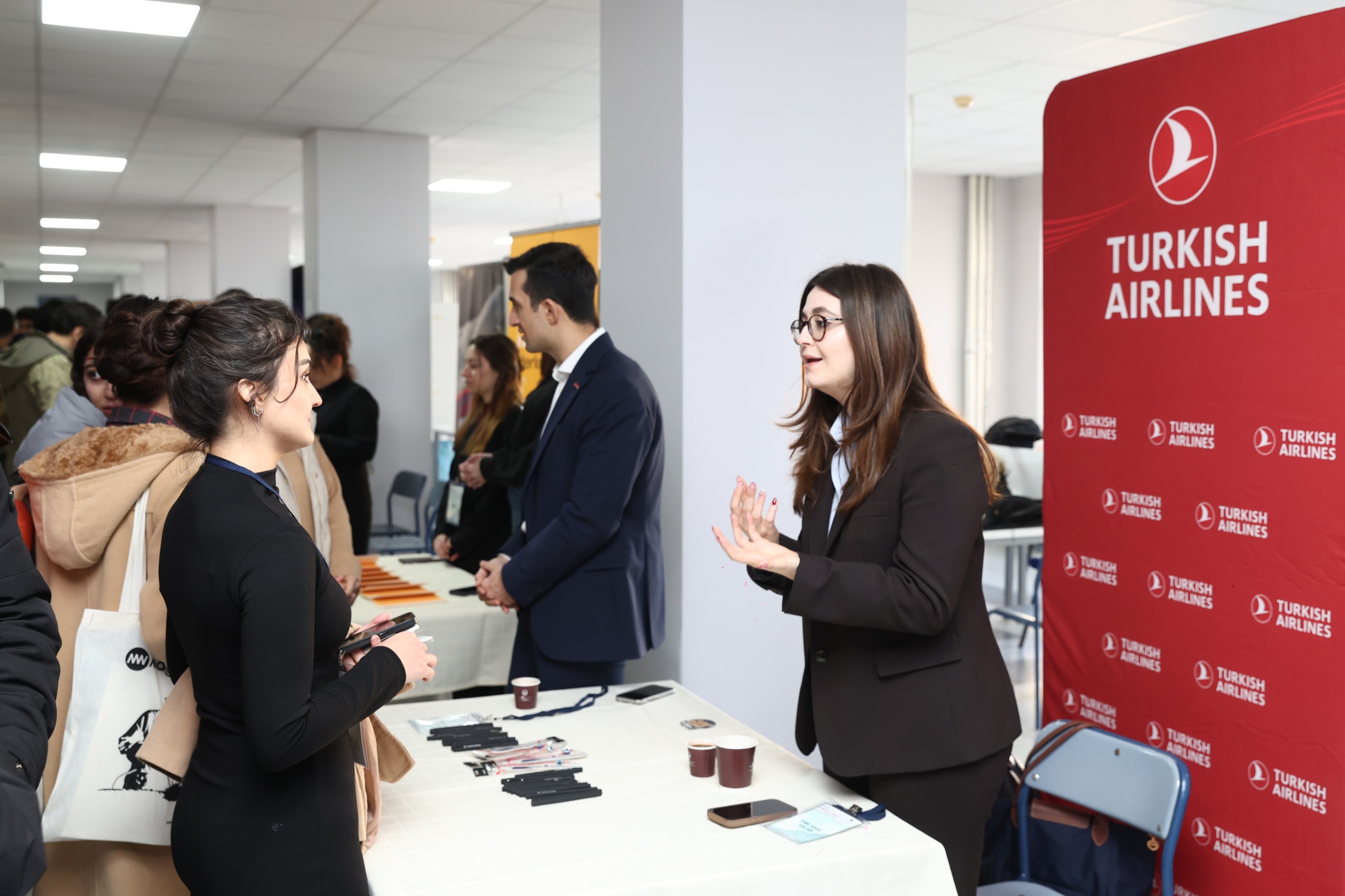 Deü Kariyer Zirvesi 2025 Başladı Öğrenciler Sektörle Buluştu (1)