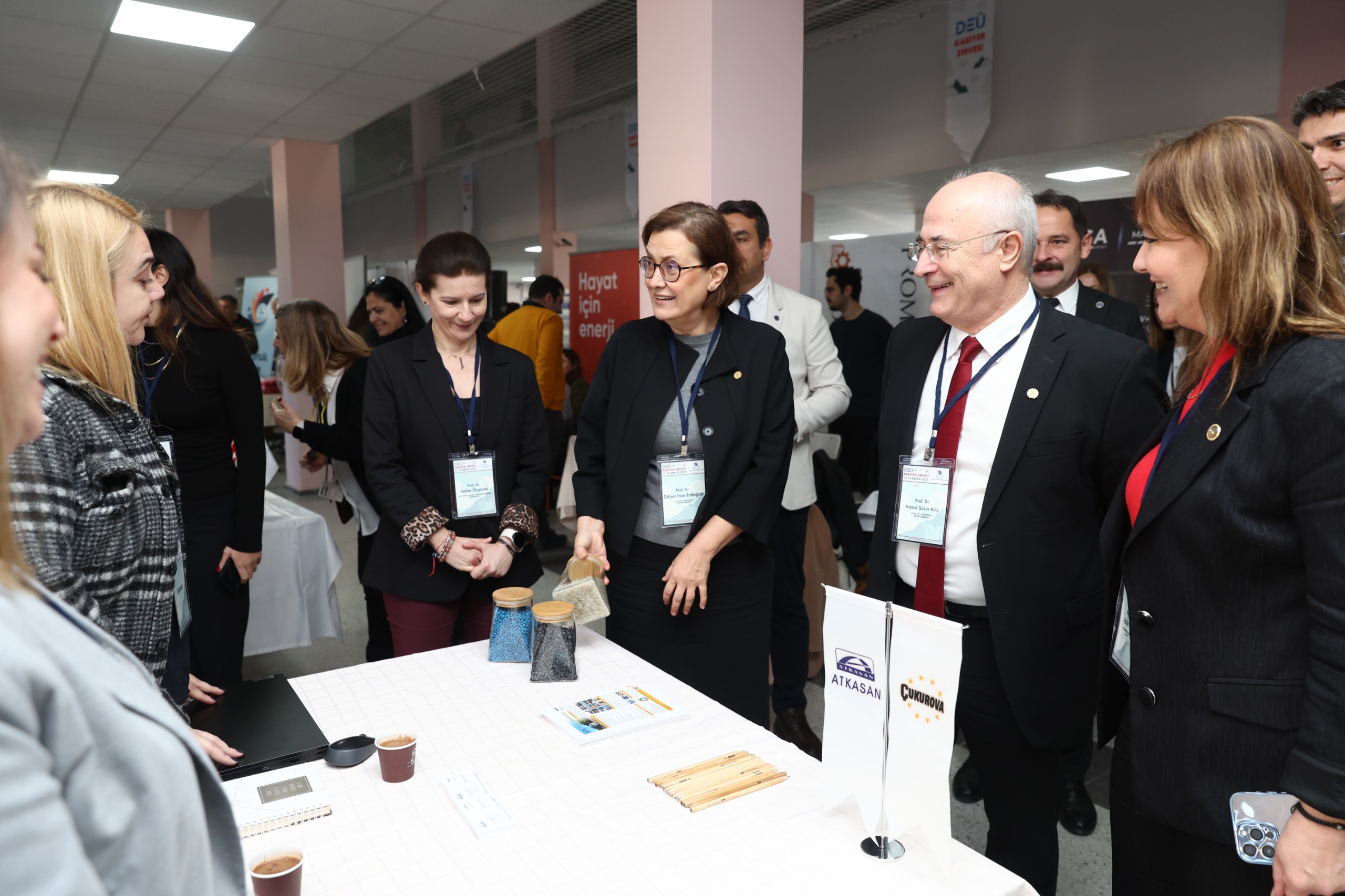 Deü Kariyer Zirvesi 2025 Başladı Öğrenciler Sektörle Buluştu (4)