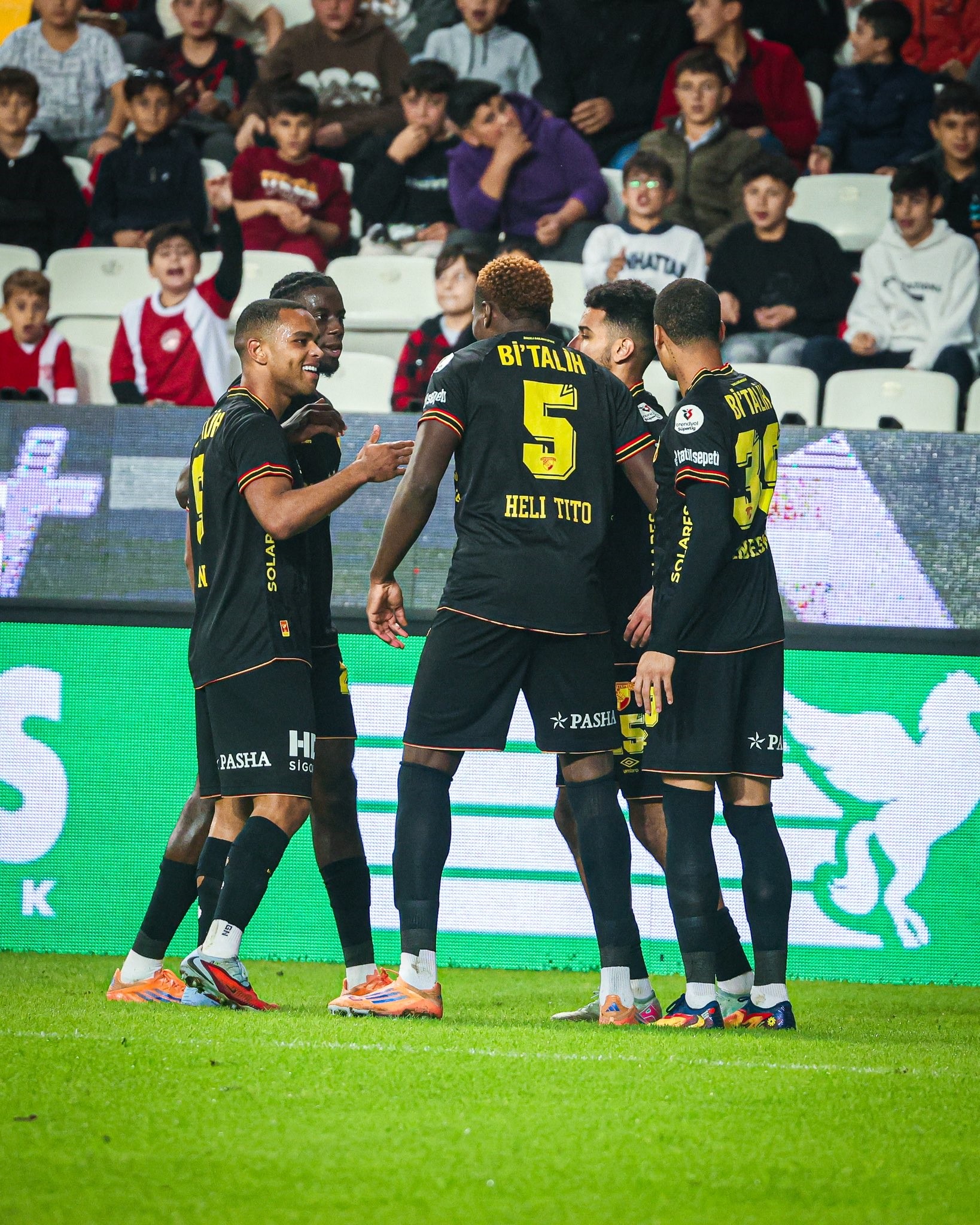 Dış Sahada Formunu Artıran Göztepe Yükselişe Geçti (2)