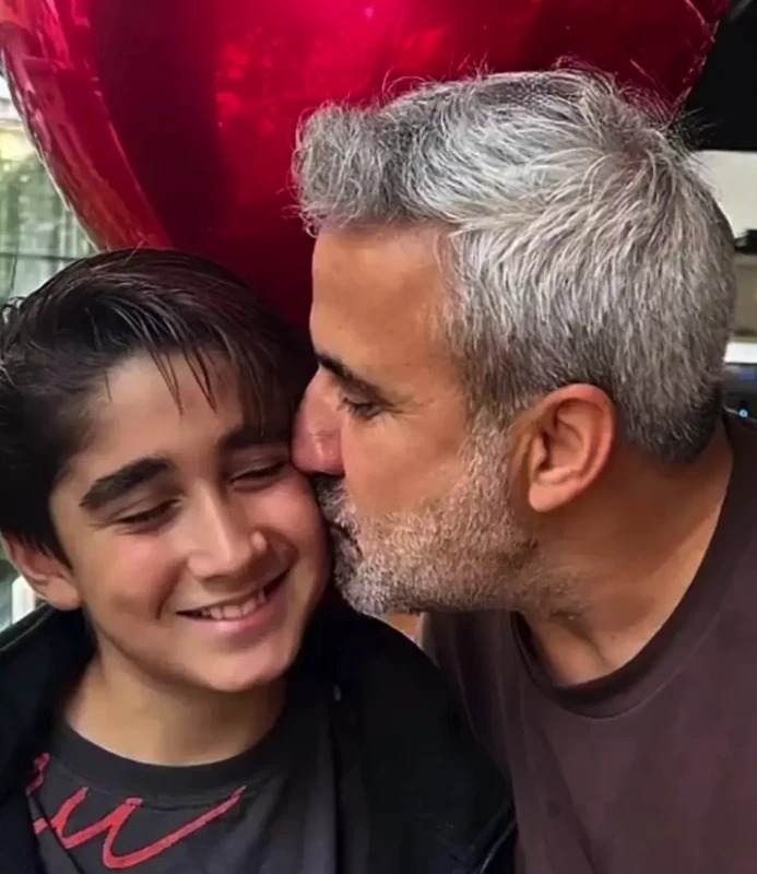 Emrah’ın Oğluyla Paylaşımı Olay Oldu! Herkes Aynı Benzerliği Yazdı (2)-1