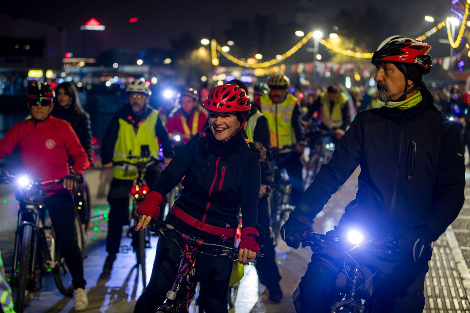 En Uzun Geceyi İzmirliler Işıklarıyla Aydınlattı (11)