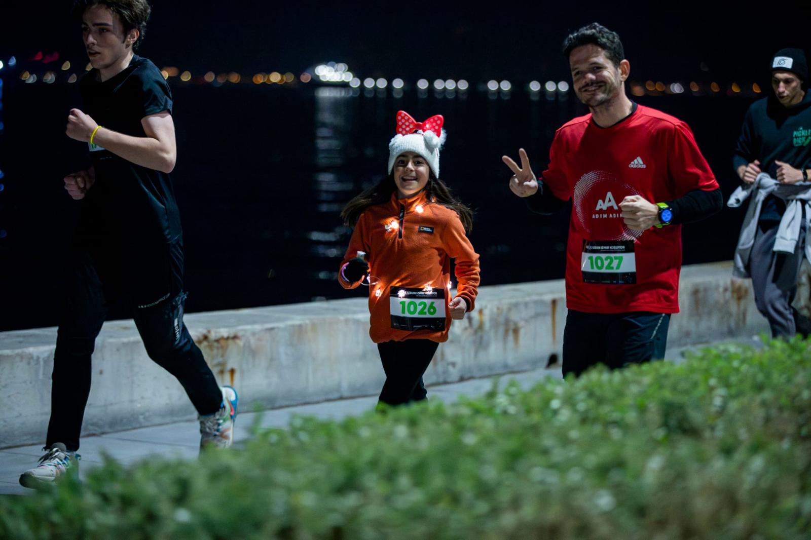 En Uzun Geceyi İzmirliler Işıklarıyla Aydınlattı (15)