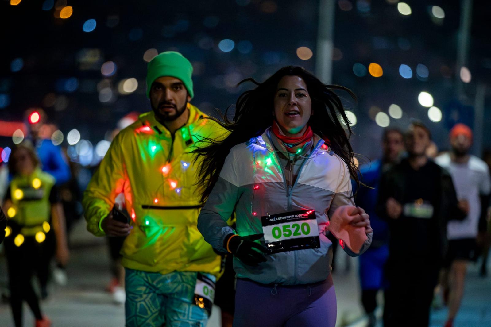 En Uzun Geceyi İzmirliler Işıklarıyla Aydınlattı (16)