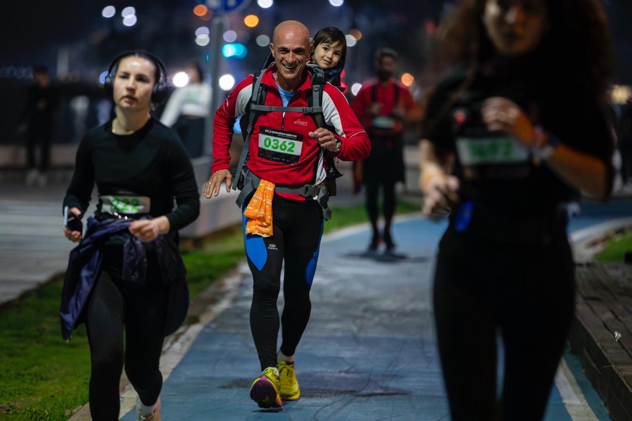 En Uzun Geceyi İzmirliler Işıklarıyla Aydınlattı (2)